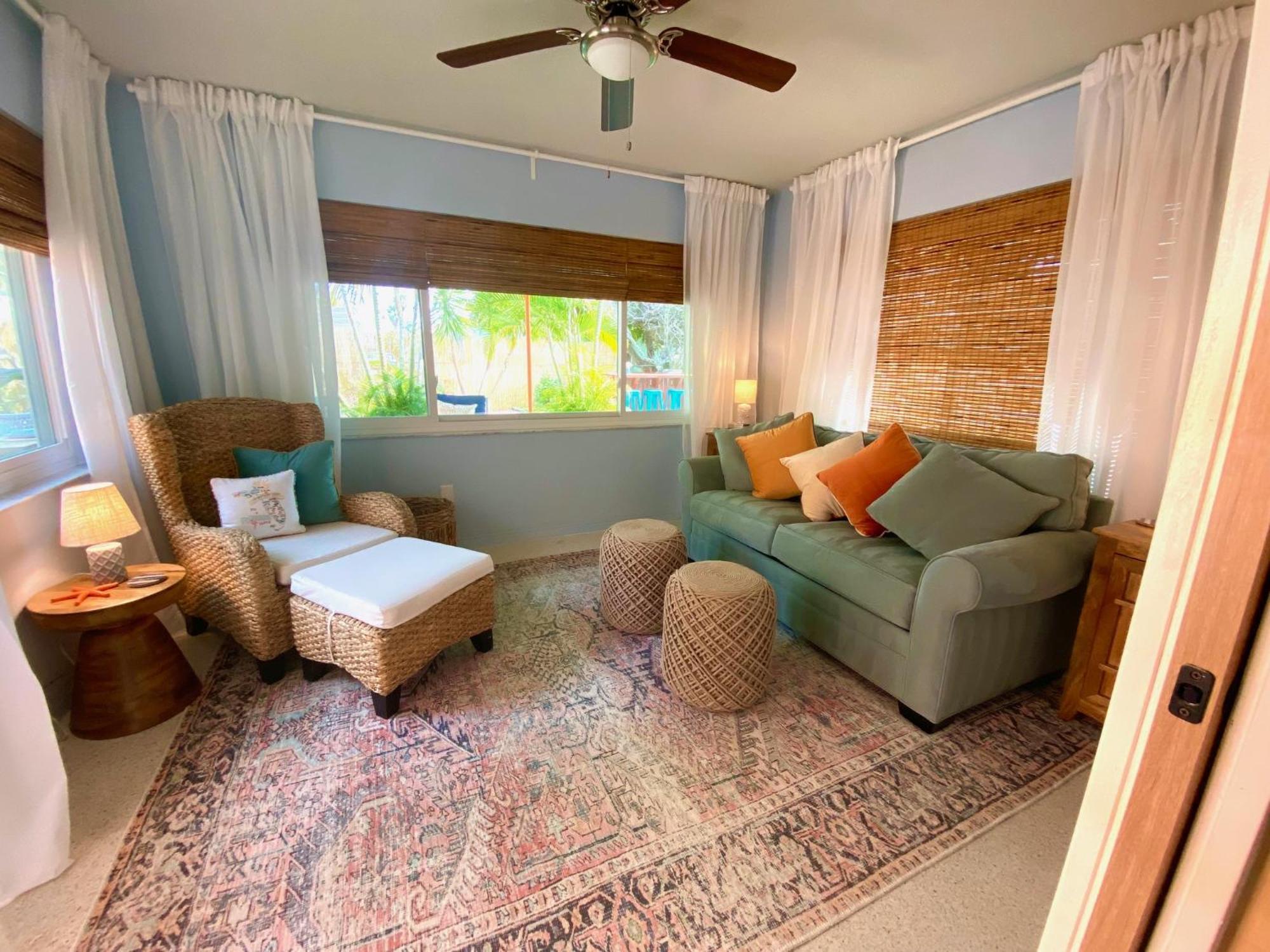 Luxury With Hot Tub & Outdoor Oasis Blocks From The Holiday home St. Pete Beach