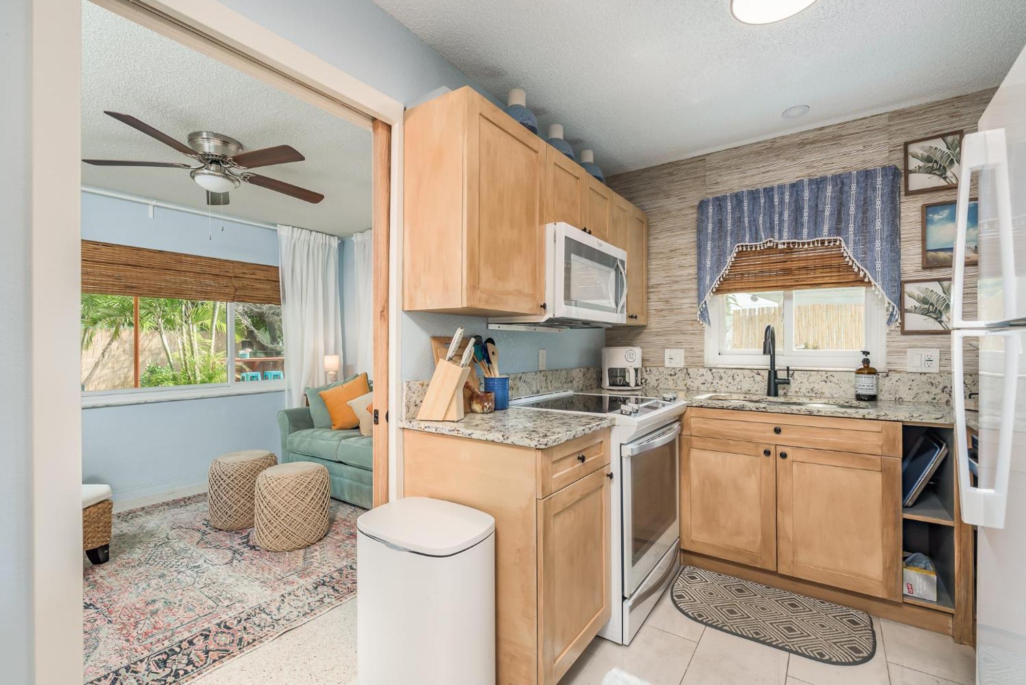 Luxury With Hot Tub & Outdoor Oasis Blocks From The * St. Pete Beach