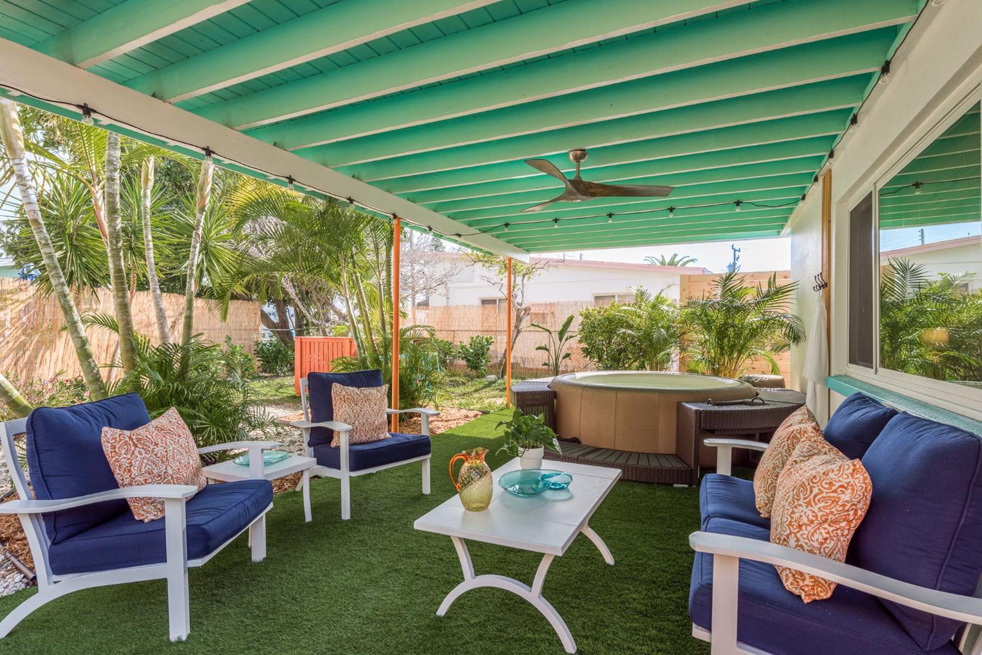 Luxury With Hot Tub & Outdoor Oasis Blocks From The St. Pete Beach