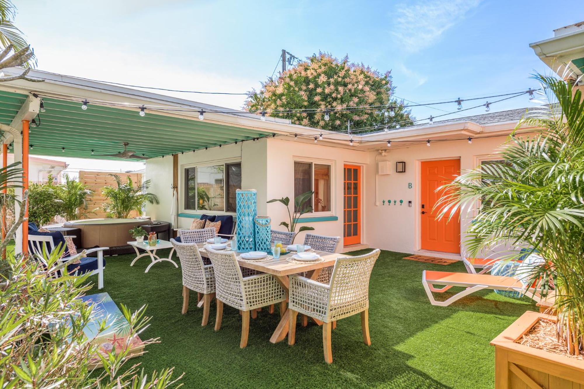 Luxury With Hot Tub & Outdoor Oasis Blocks From The