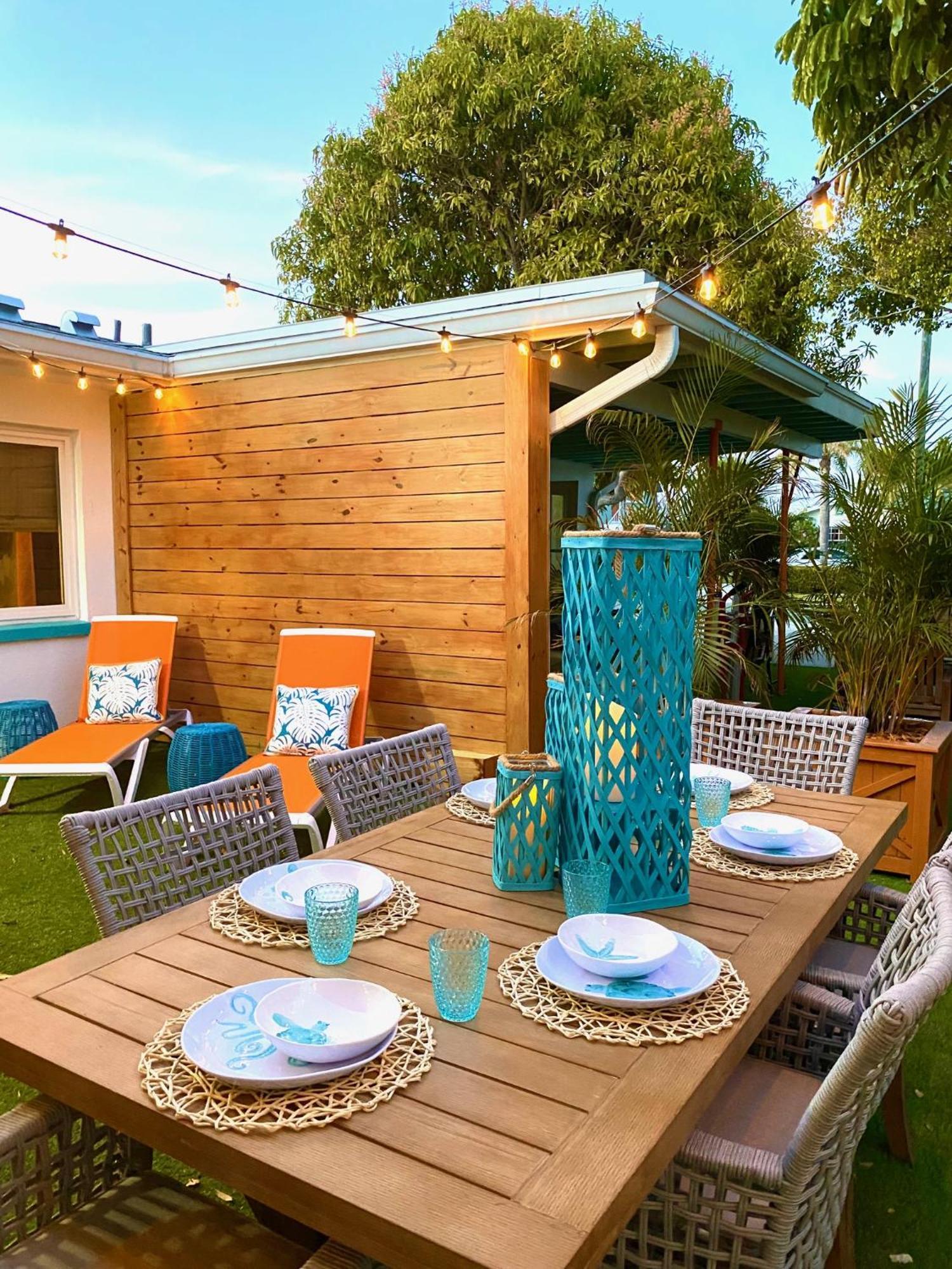Luxury With Hot Tub & Outdoor Oasis Blocks From The Holiday home
