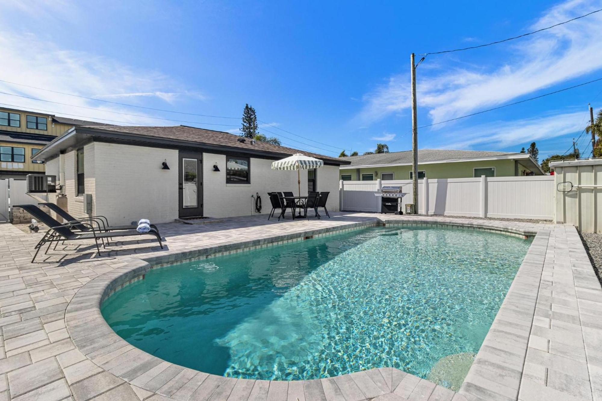 Madeira House With Private Heated Pool - Newly Renovated! *