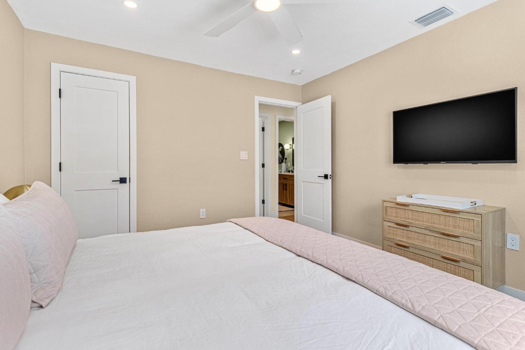 Madeira House With Private Heated Pool - Newly Renovated! *