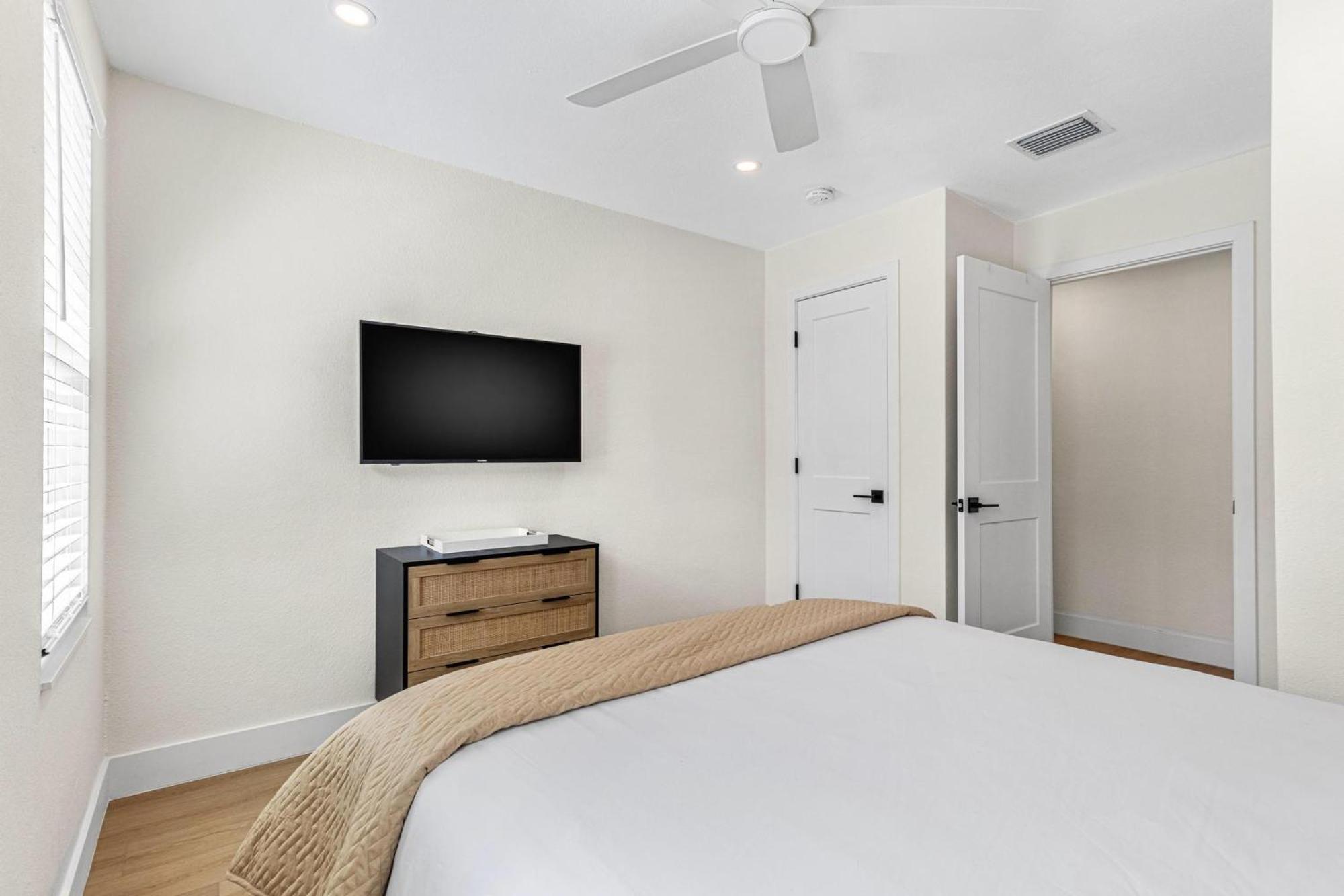 Madeira House With Private Heated Pool - Newly Renovated!