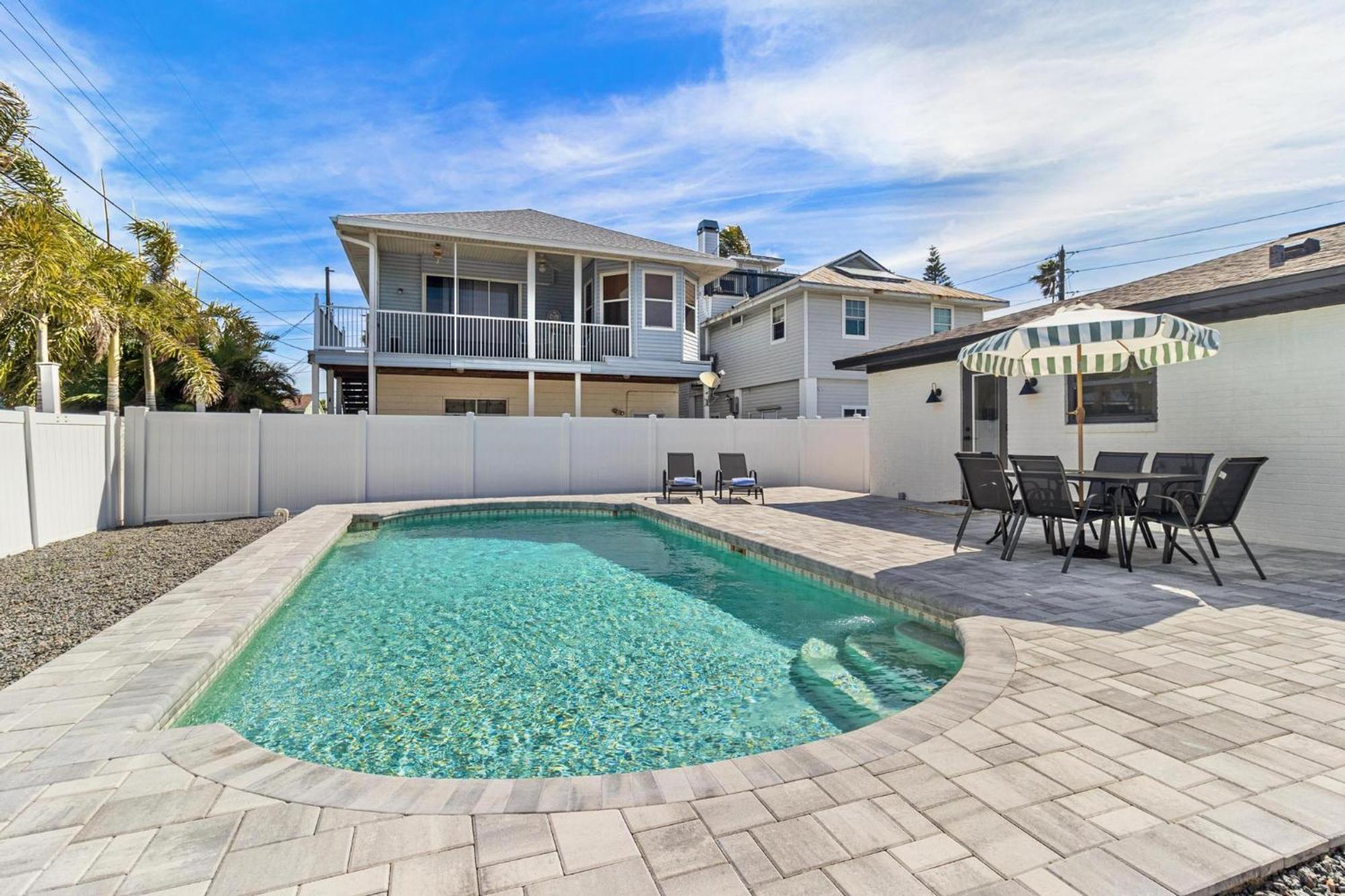 Holiday home Madeira House With Private Heated Pool - Newly Renovated! St. Pete Beach