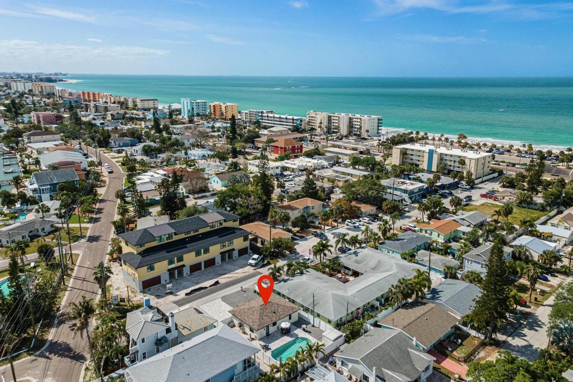 Holiday home Madeira House With Private Heated Pool - Newly Renovated! St. Pete Beach