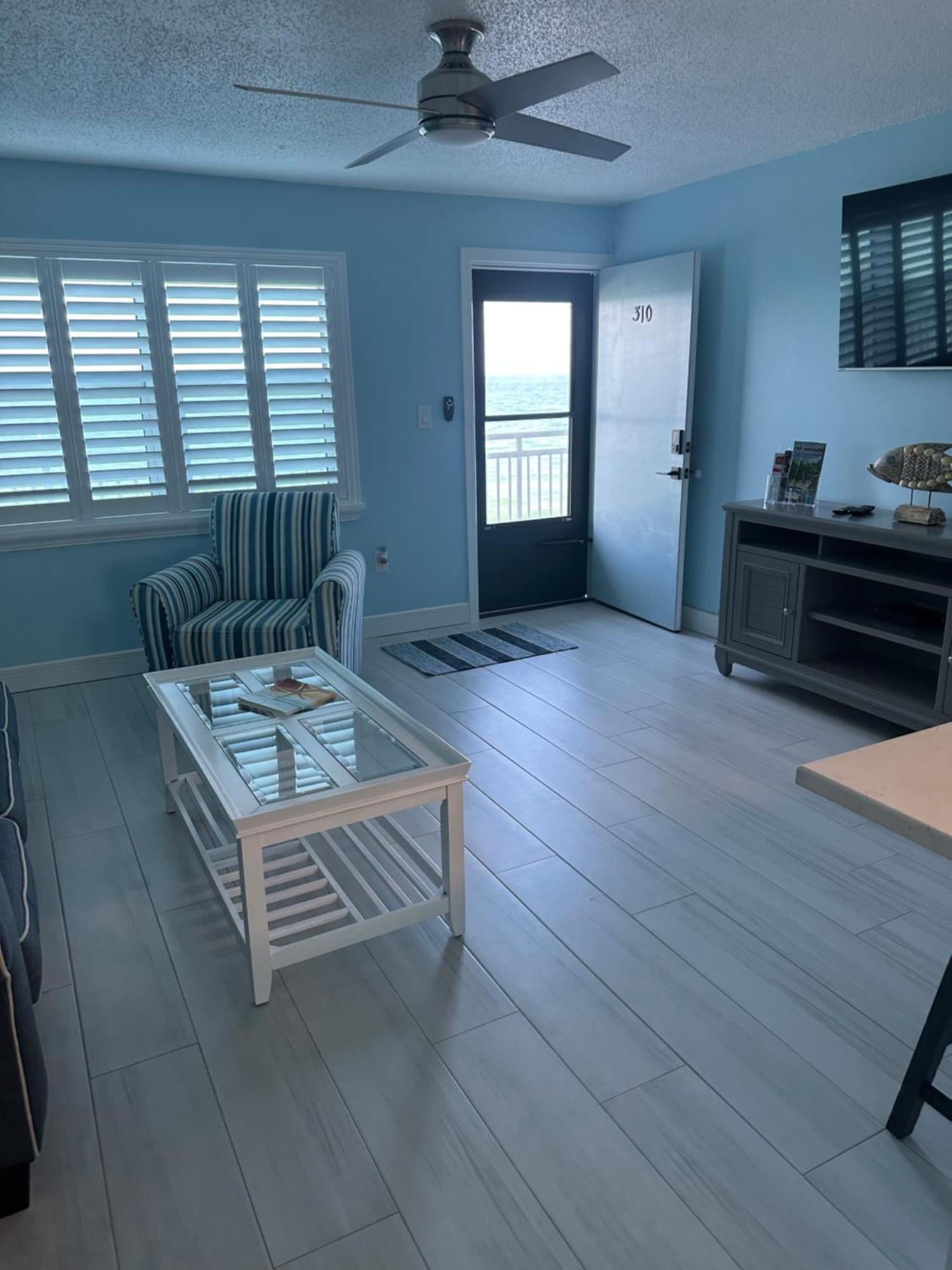 Apartment Cozy Beachfront For 2
