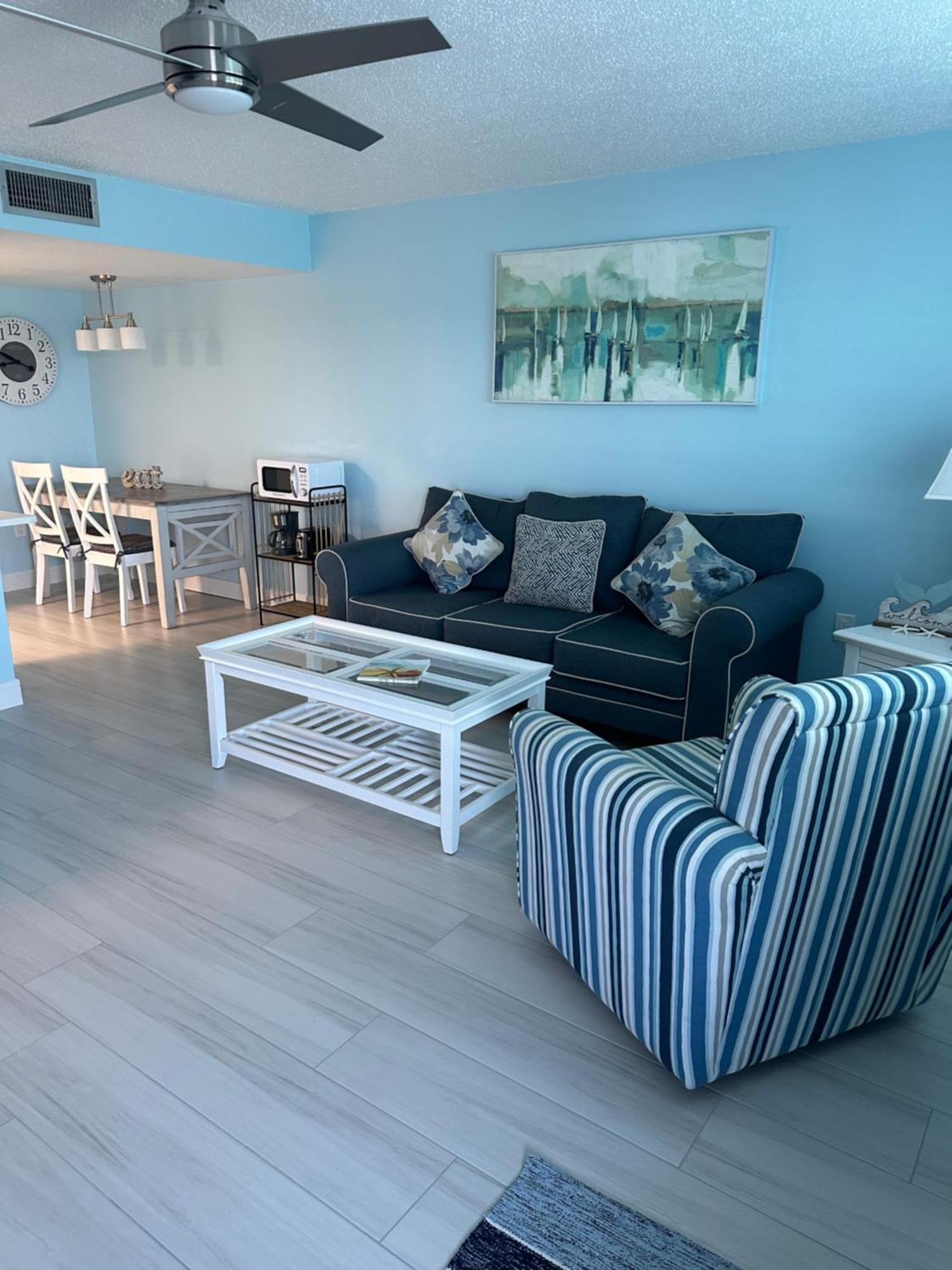 Cozy Beachfront For 2