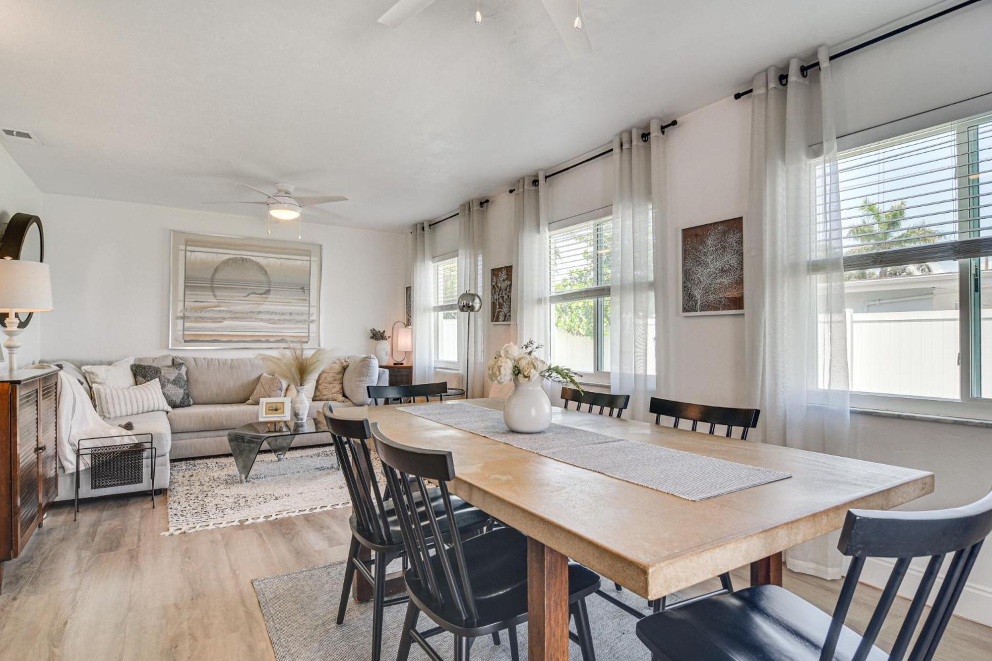 Holiday home Redington Coastal Retreat - Walk To Beach!