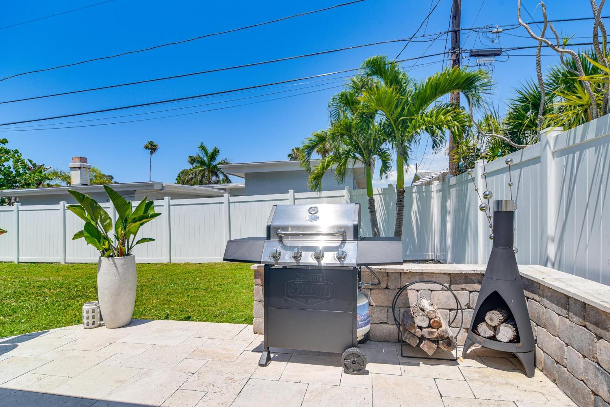 Redington Coastal Retreat - Walk To Beach! Holiday home St. Pete Beach