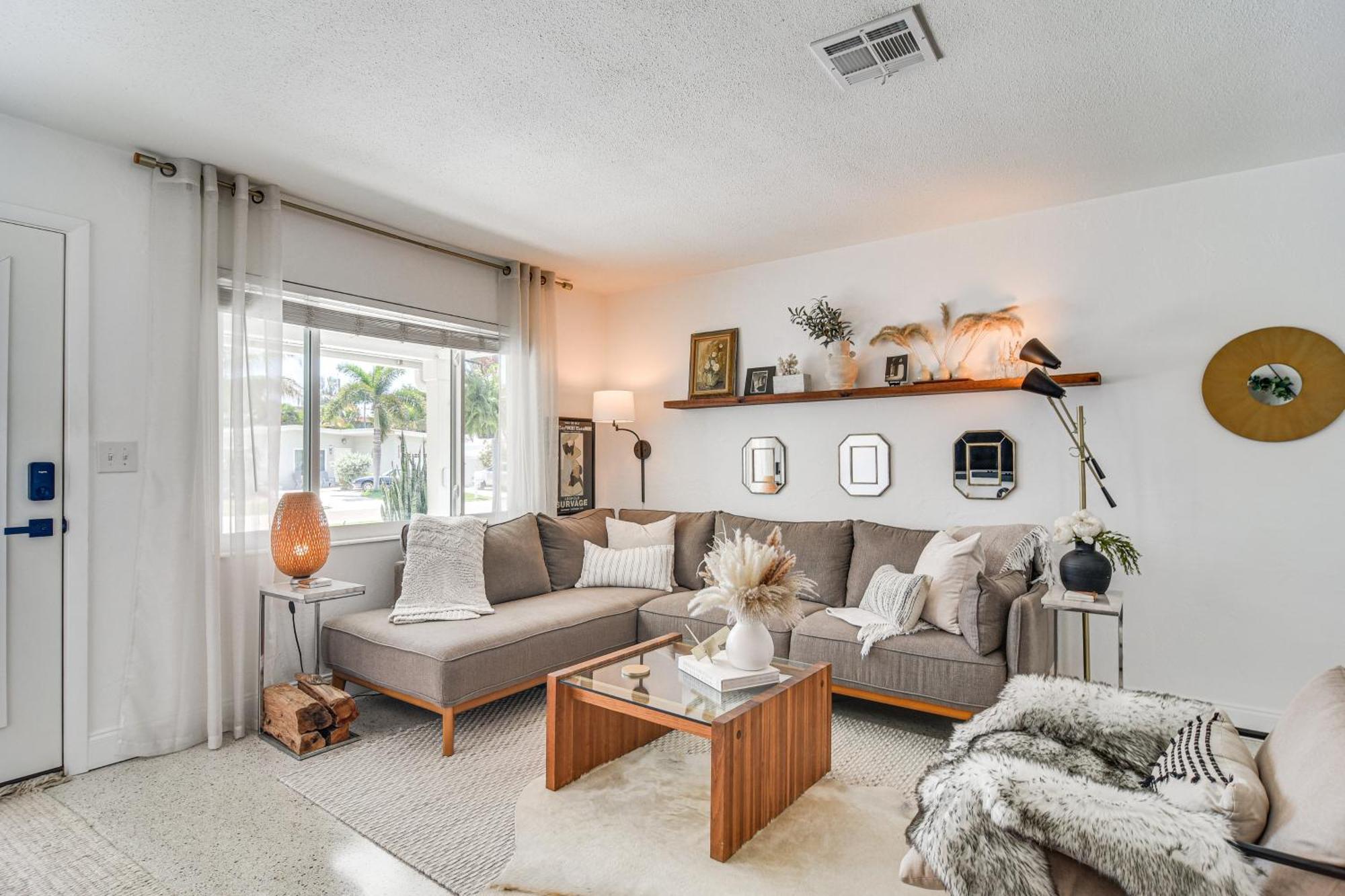 Redington Coastal Retreat - Walk To Beach! Holiday home St. Pete Beach
