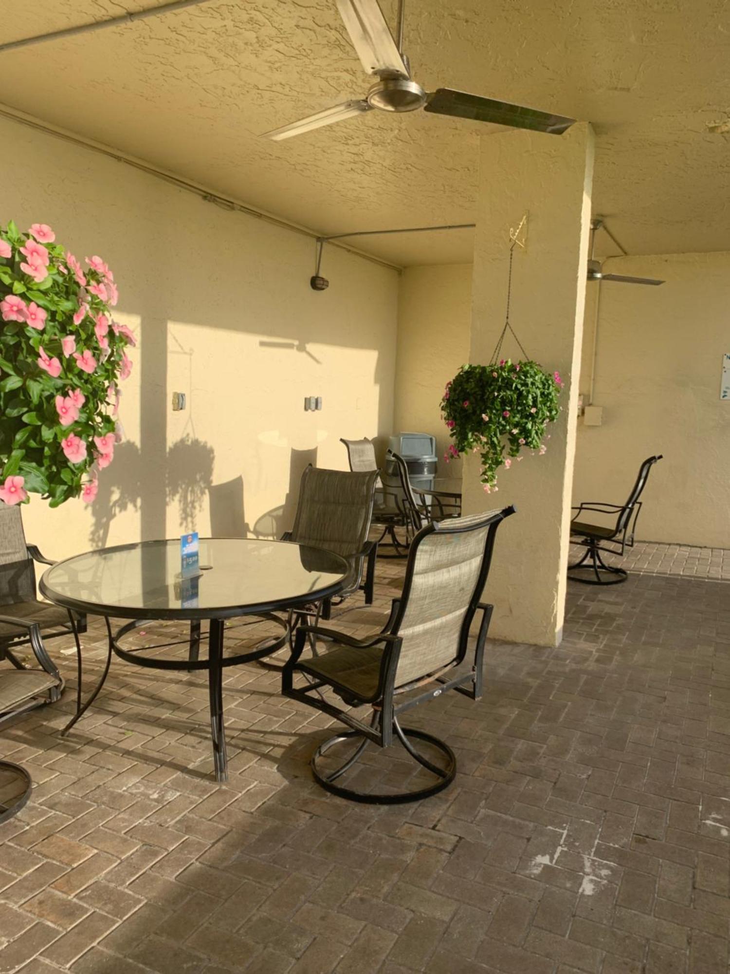Aparthotel Island Unit 315 St. Pete Beach