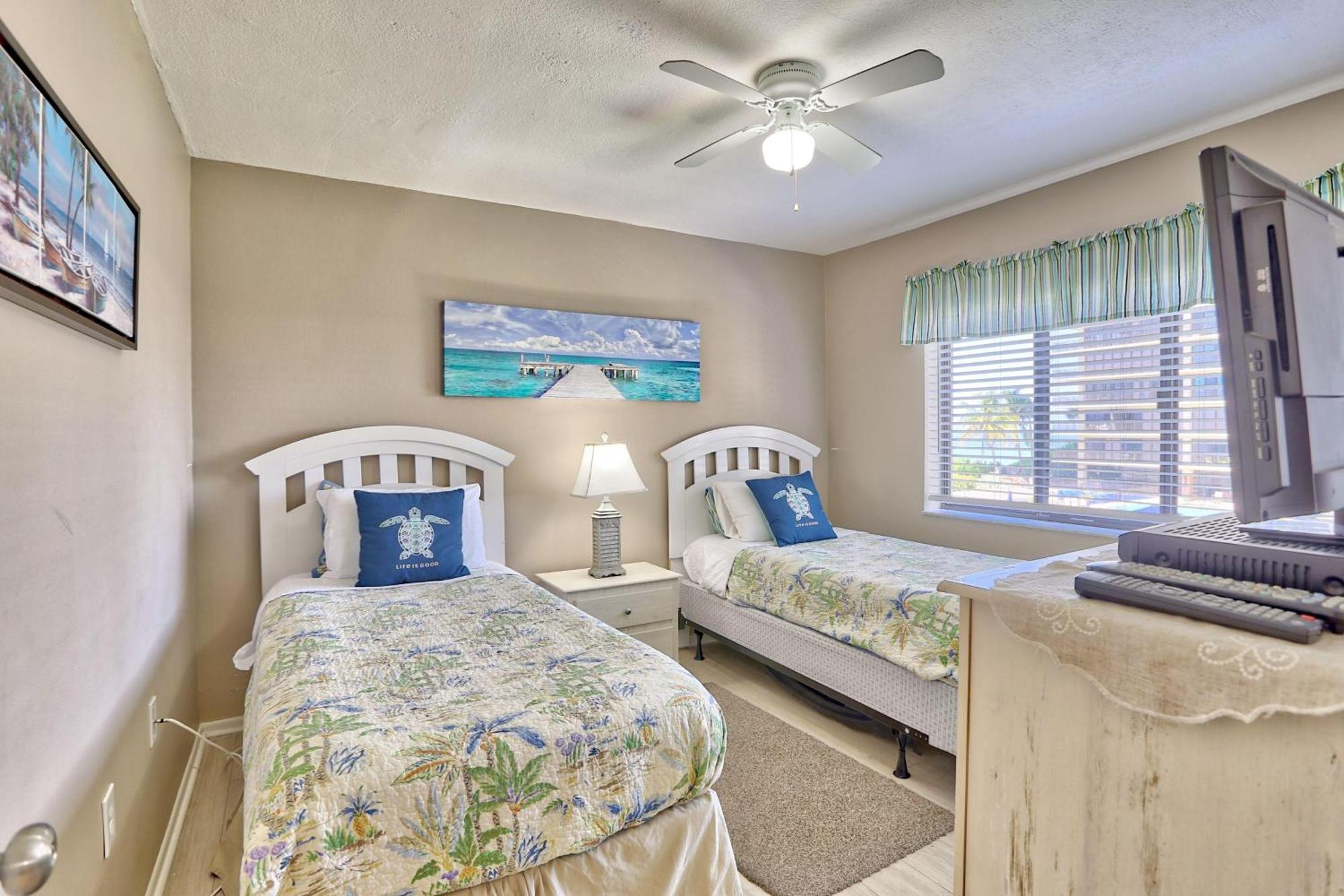 Land's End 11-407 Front - Premier Holiday home