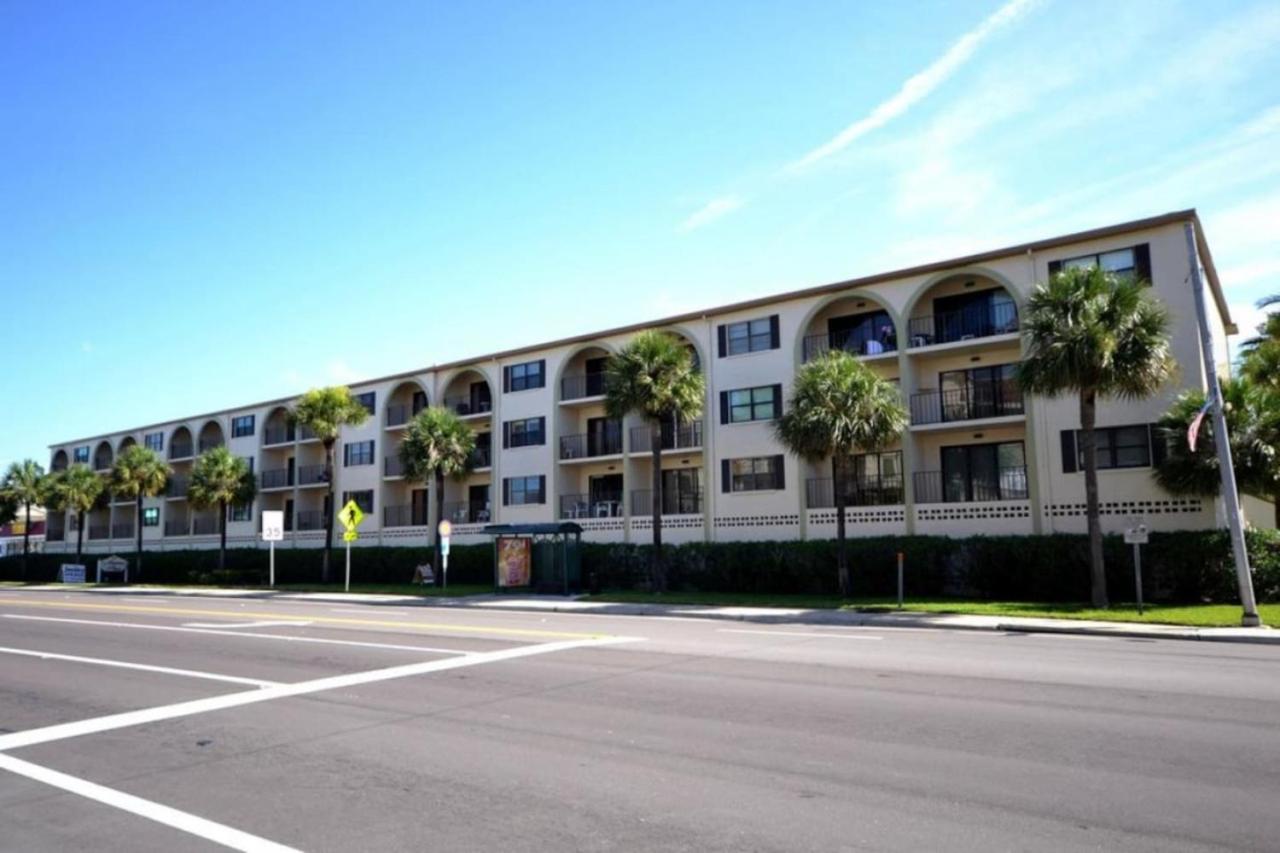 Holiday home Madeira Place 303 1bd 2ba Retreat Near Johns St. Pete Beach