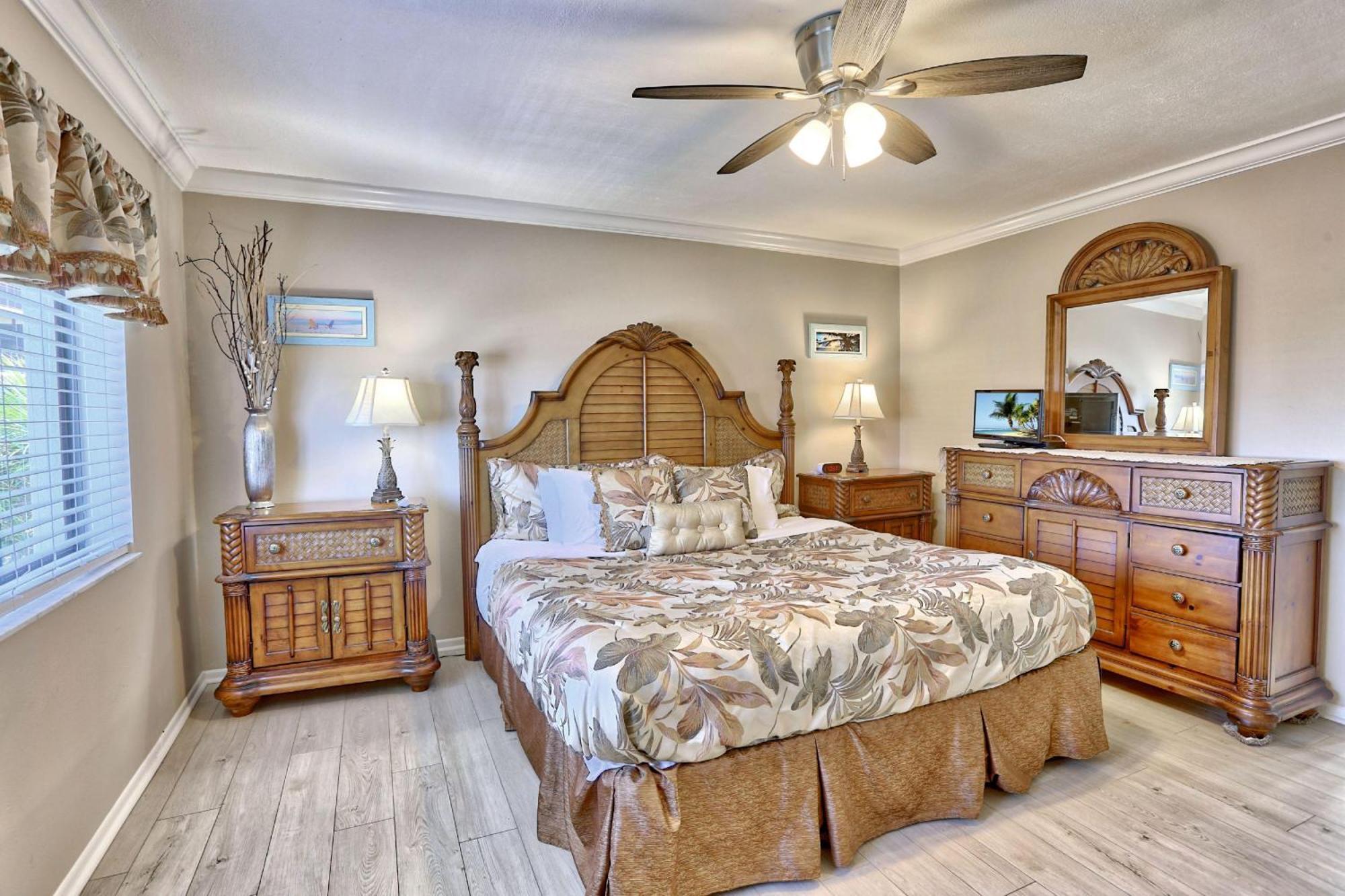 Land's End 11-407 Front - Premier Holiday home