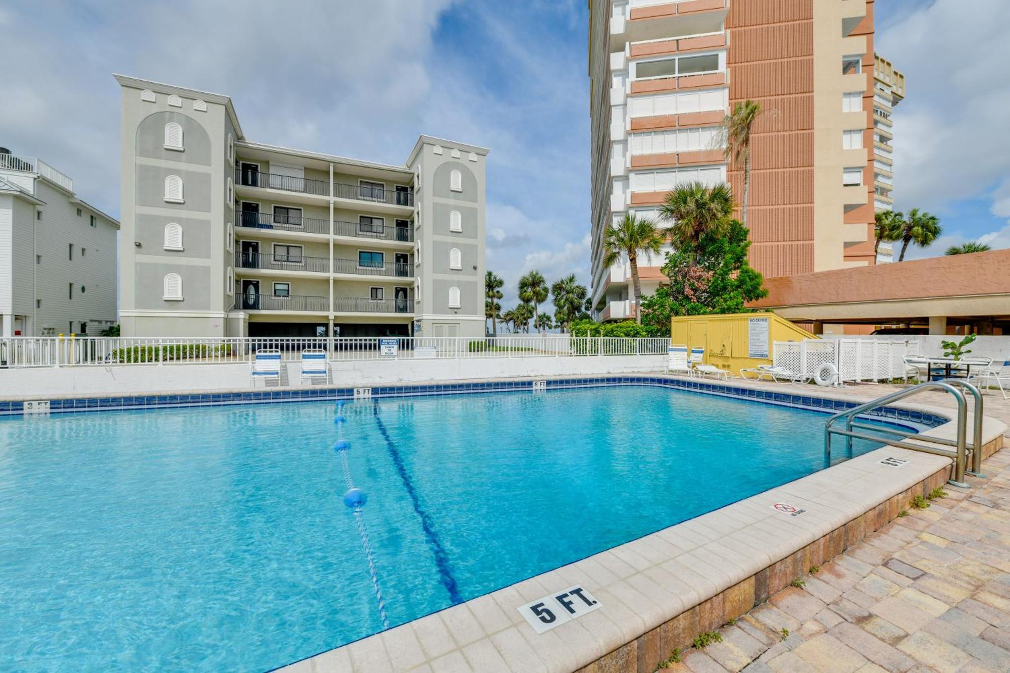Beachfront Redington Shores Retreat! Apartment St. Pete Beach
