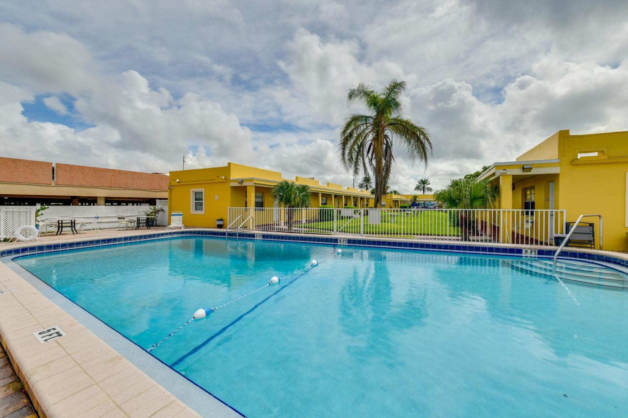 Beachfront Redington Shores Retreat! Apartment