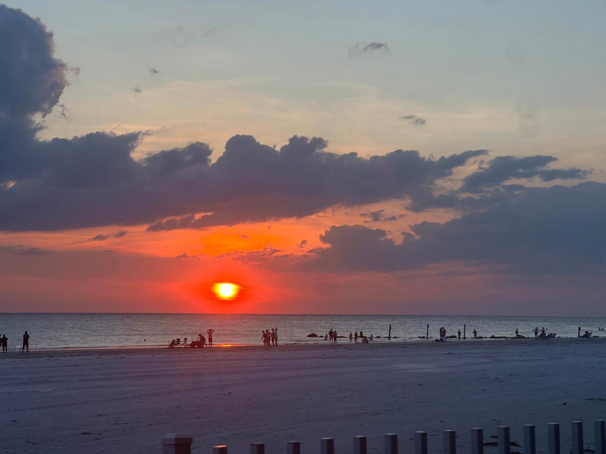 Sunset Serenity Escape Apartment *