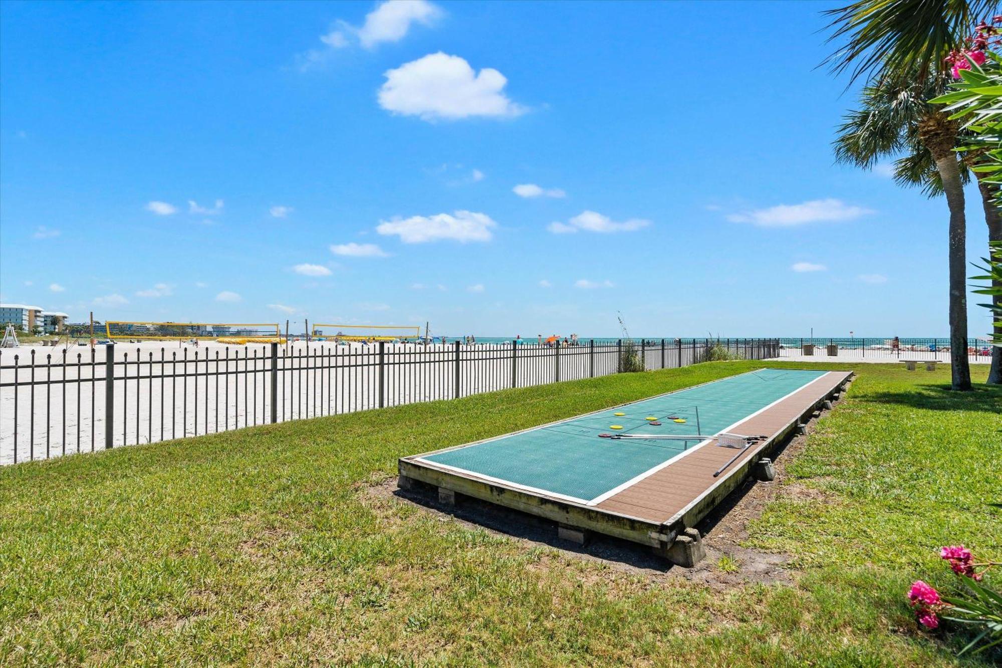 Direct Beachfront/free Parking/walk To Dining & Shopping Holiday home *