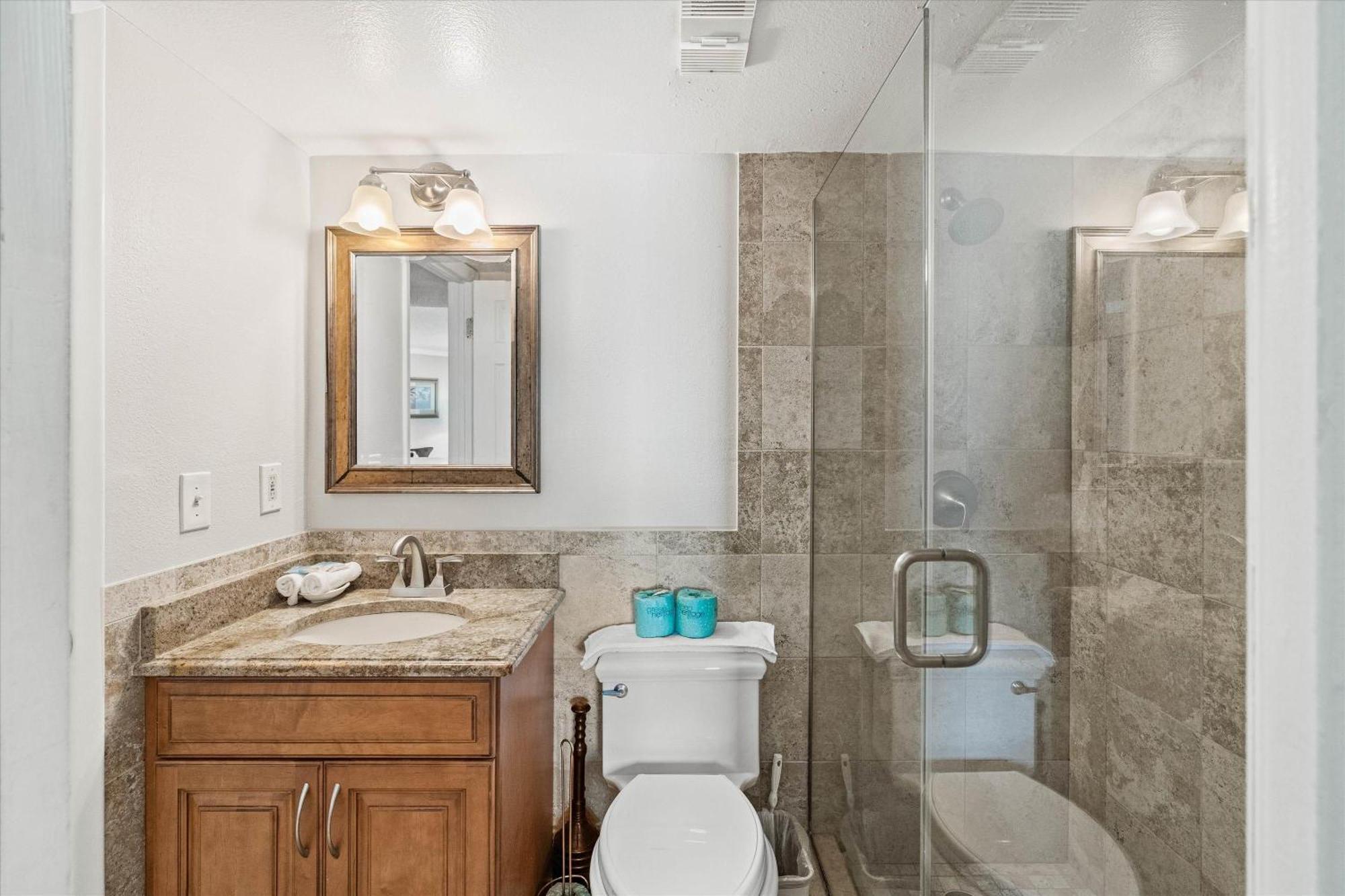 Direct Beachfront/free Parking/walk To Dining & Shopping St. Pete Beach
