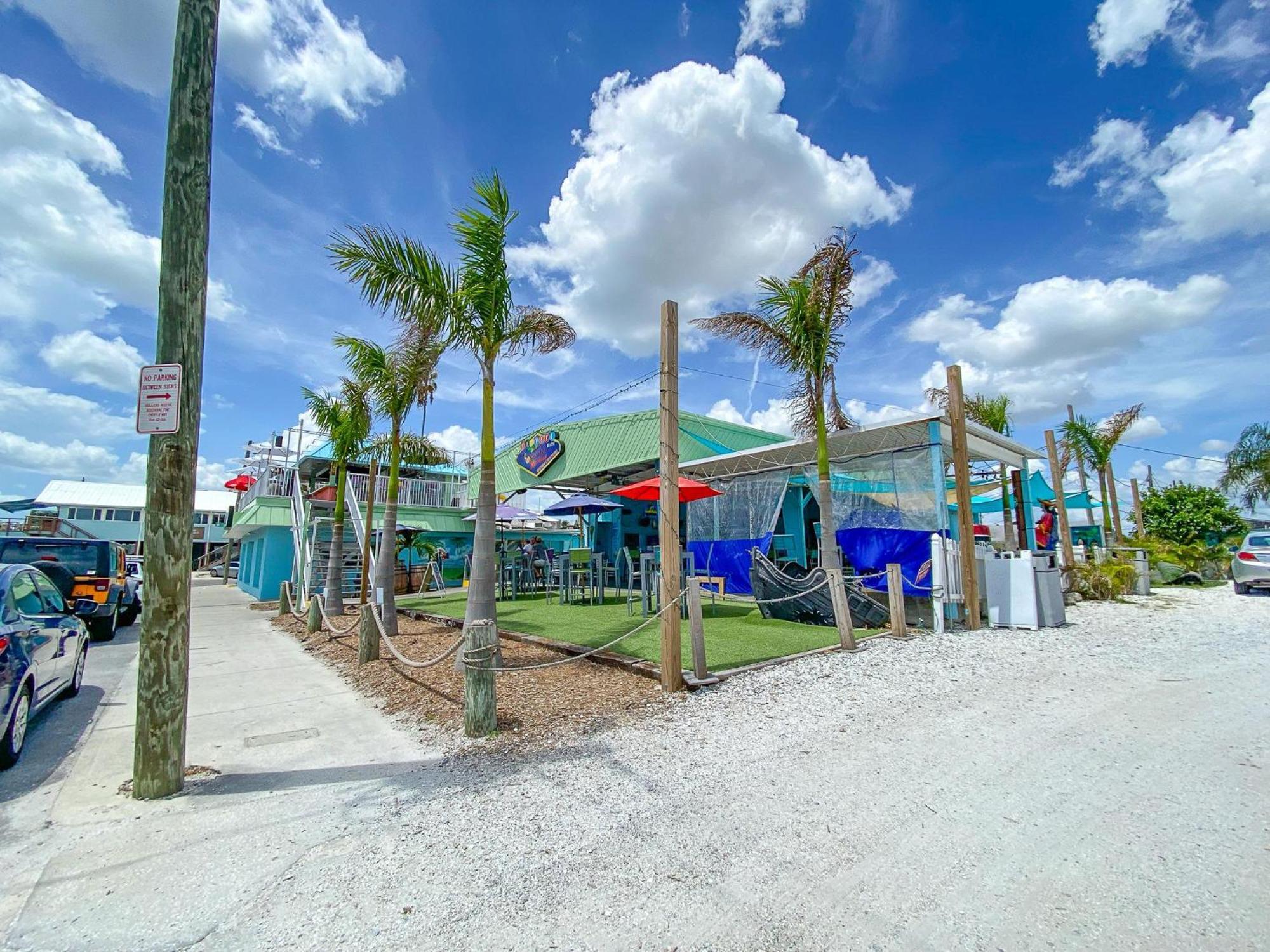 Holiday home Direct Beachfront/free Parking/walk To Dining & Shopping St. Pete Beach