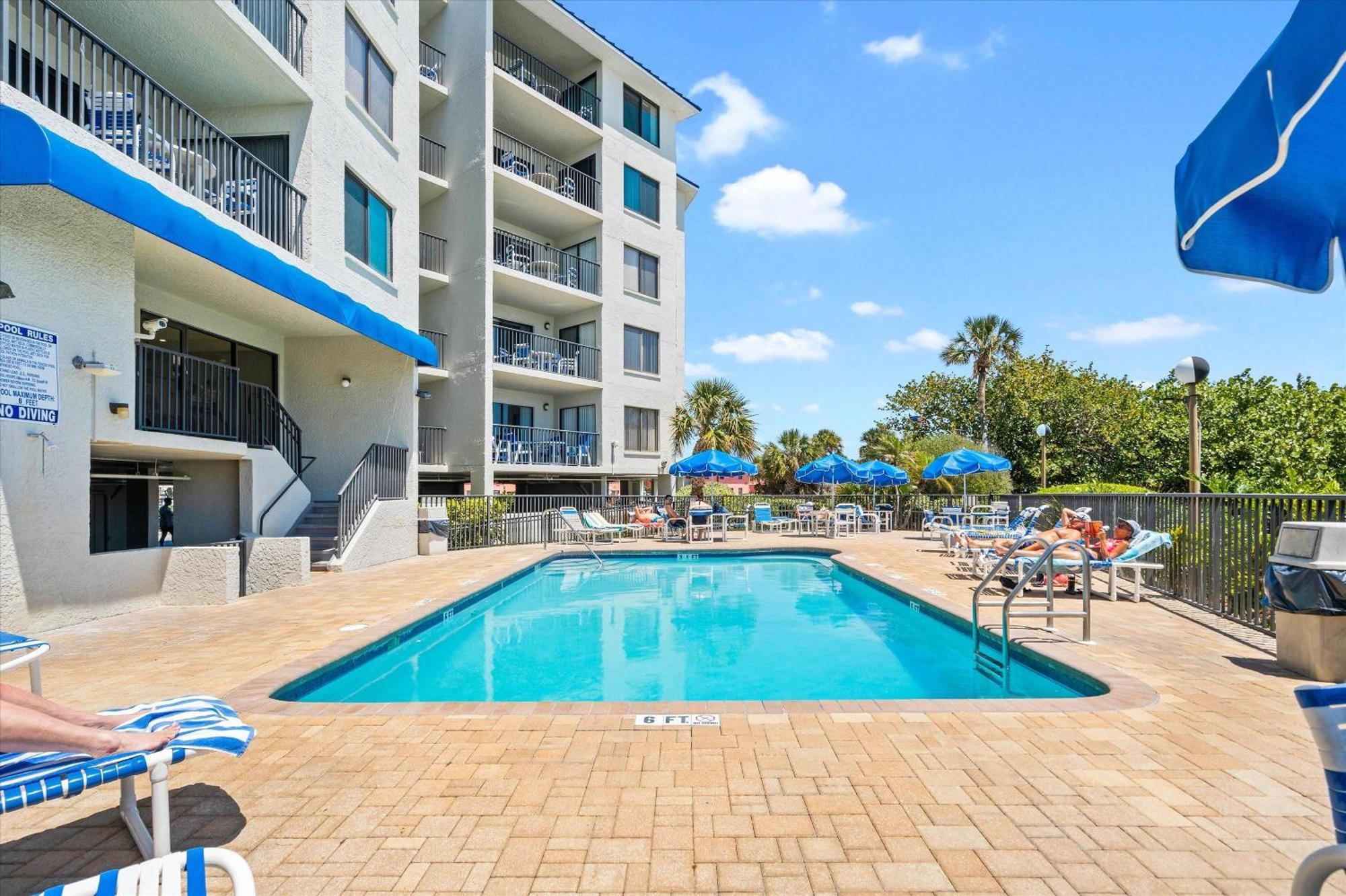 Direct Beachfront/free Parking/walk To Dining & Shopping * St. Pete Beach