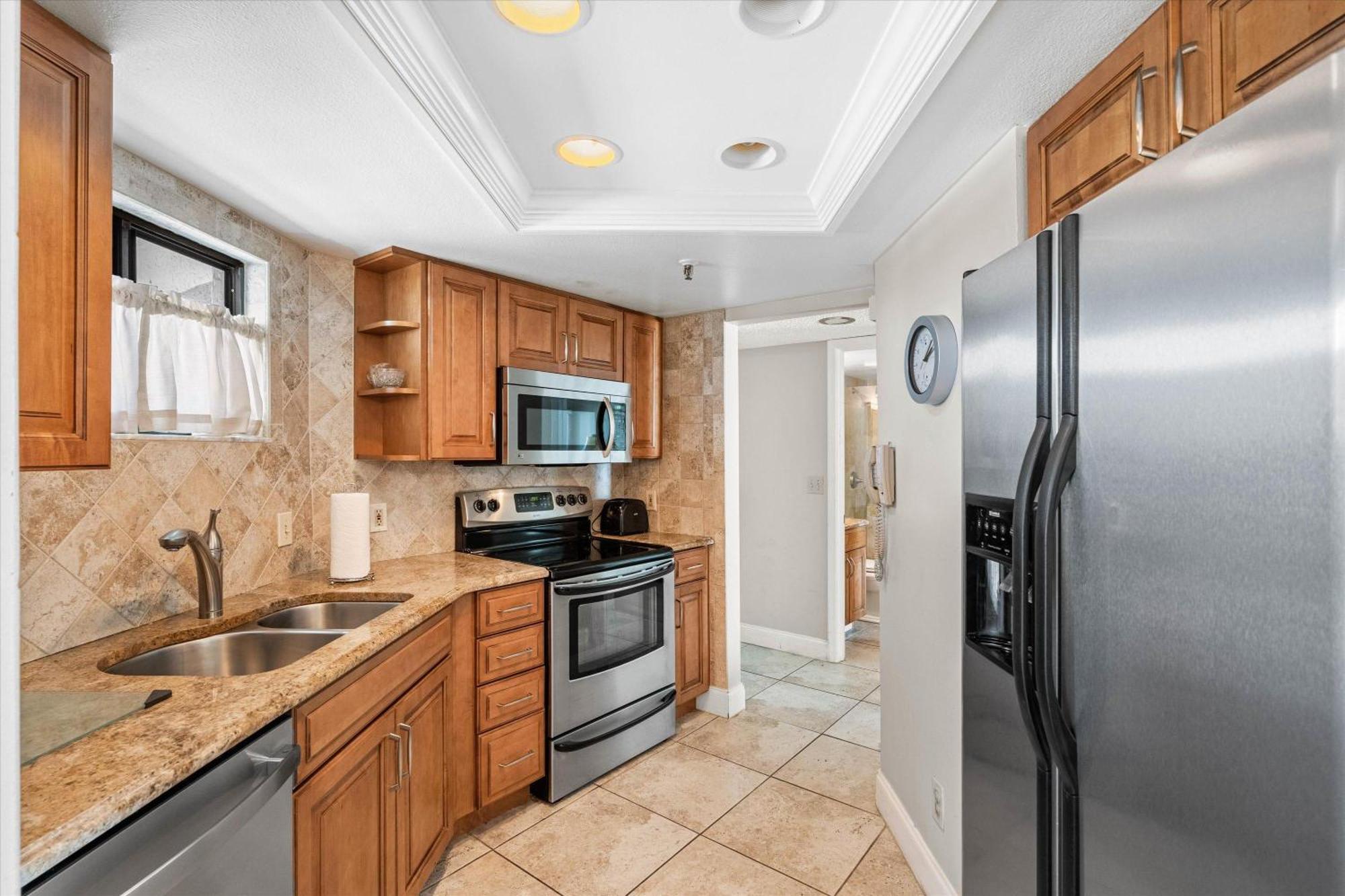 Direct Beachfront/free Parking/walk To Dining & Shopping St. Pete Beach