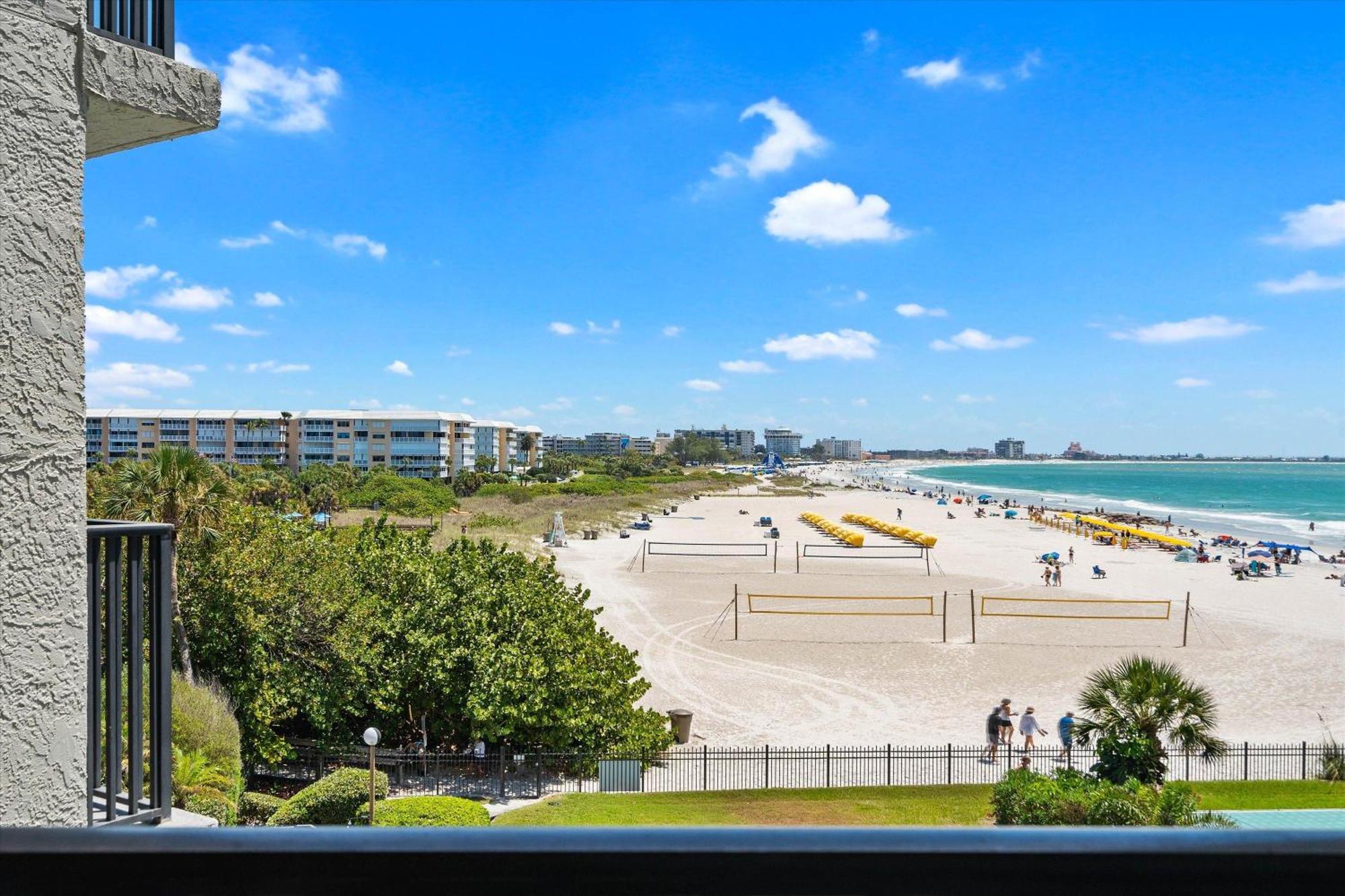 Direct Beachfront/free Parking/walk To Dining & Shopping