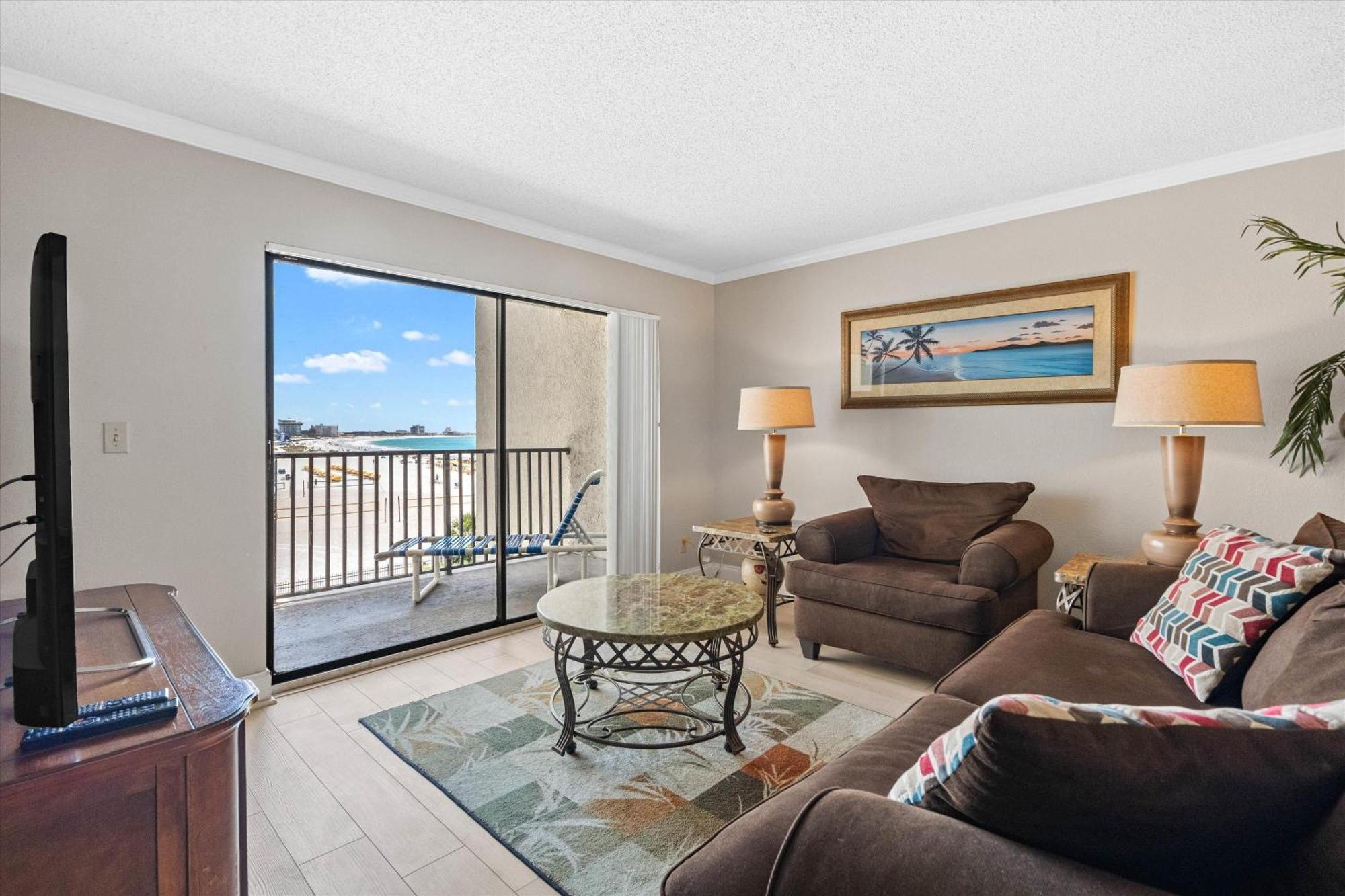 Direct Beachfront/free Parking/walk To Dining & Shopping Holiday home