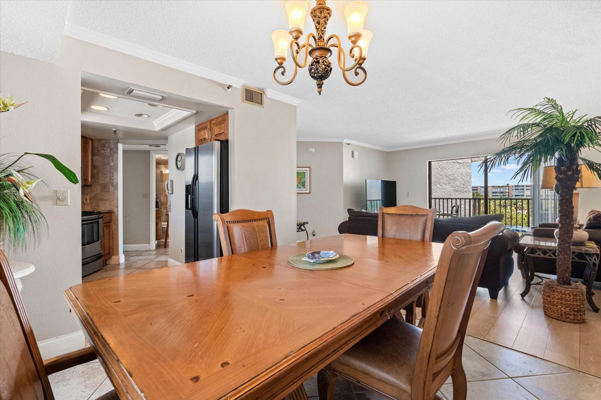 Holiday home Direct Beachfront/free Parking/walk To Dining & Shopping