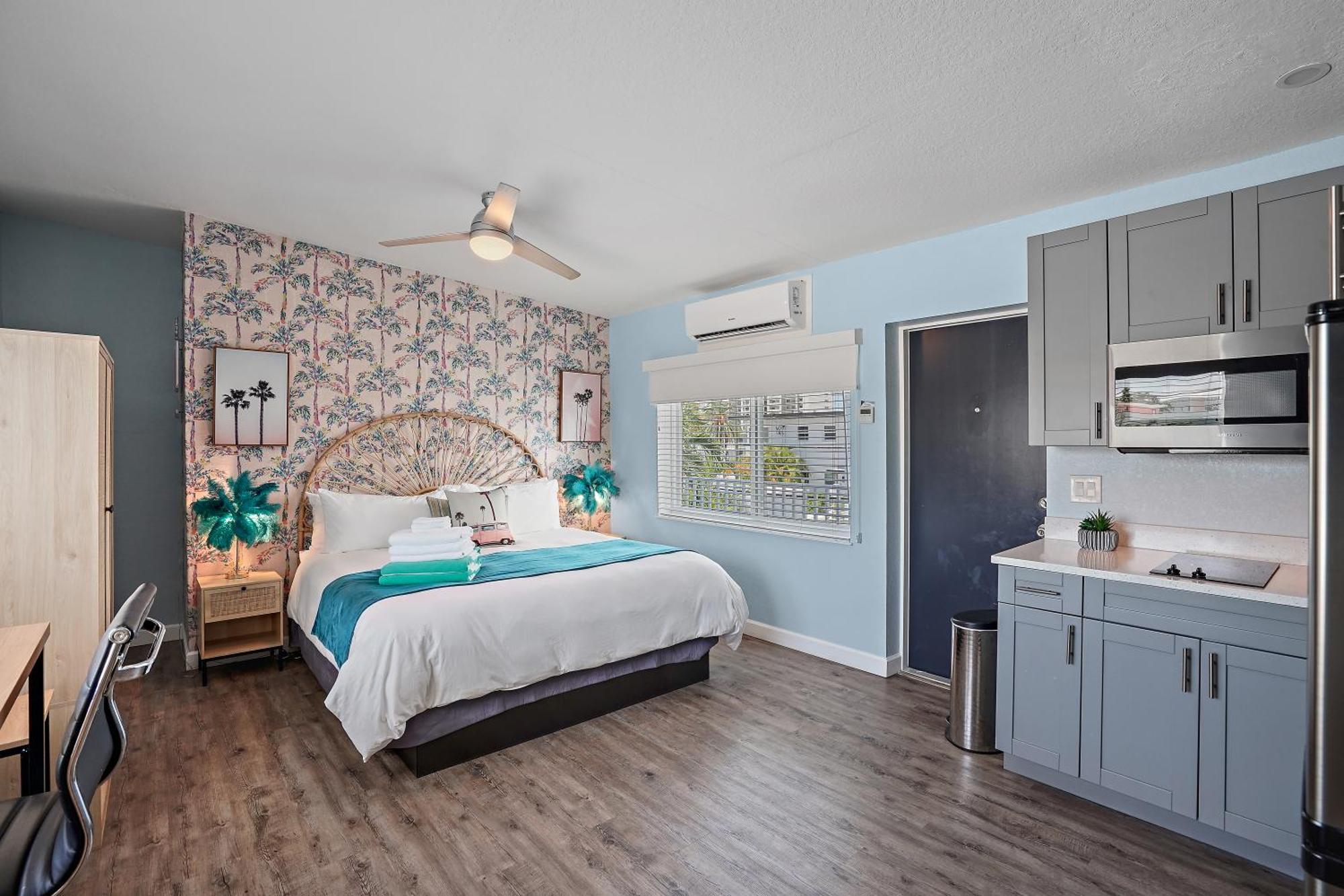 The Pearl Club St. Pete Beach