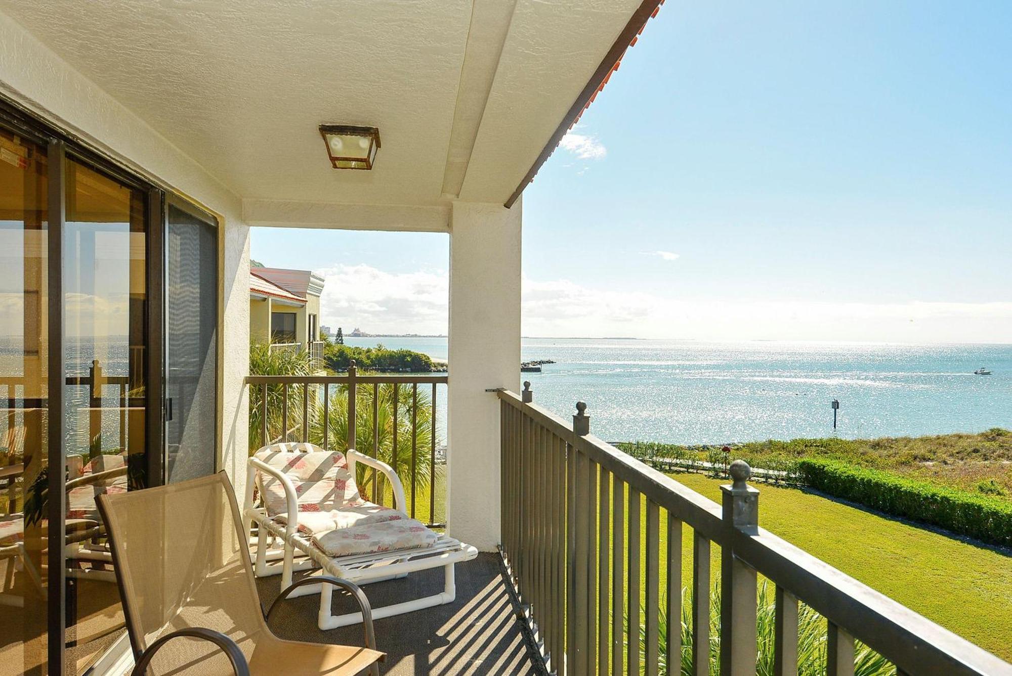 Land's End 7-401 Front - Premier Holiday home *