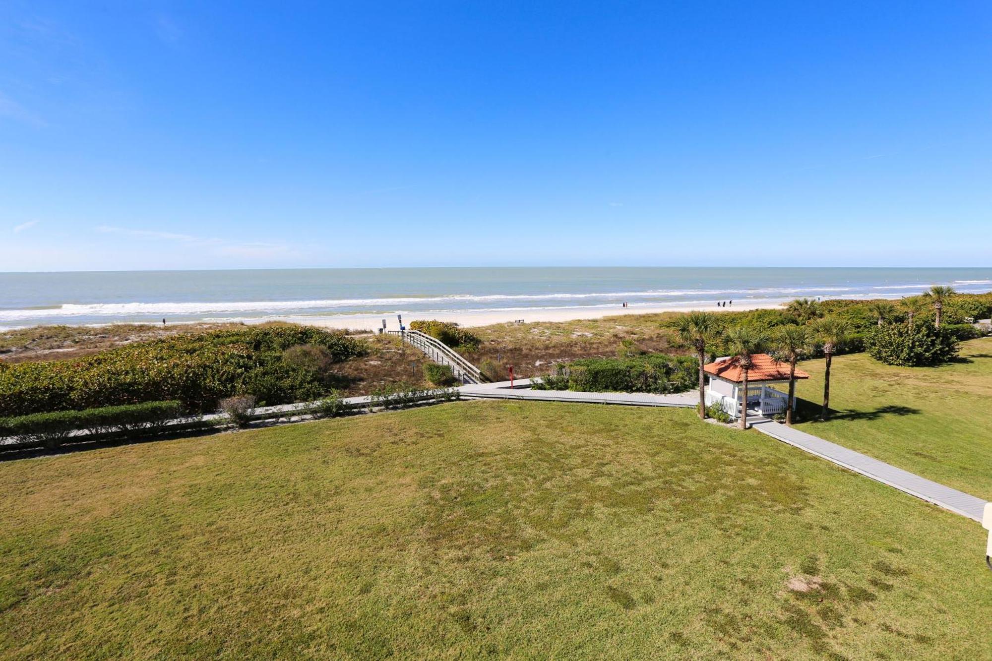 Land's End 9-403 Front - Premier Holiday home *