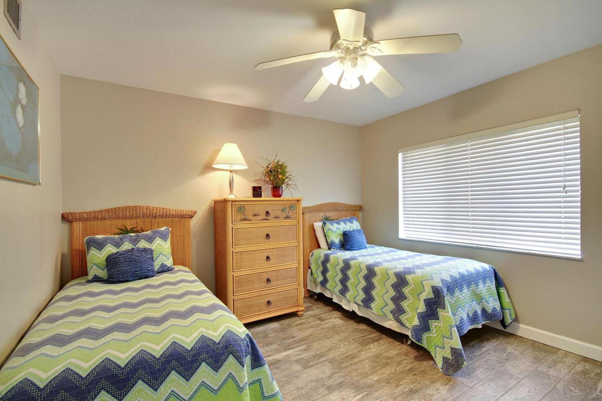 Land's End 8-306 Front - Premier