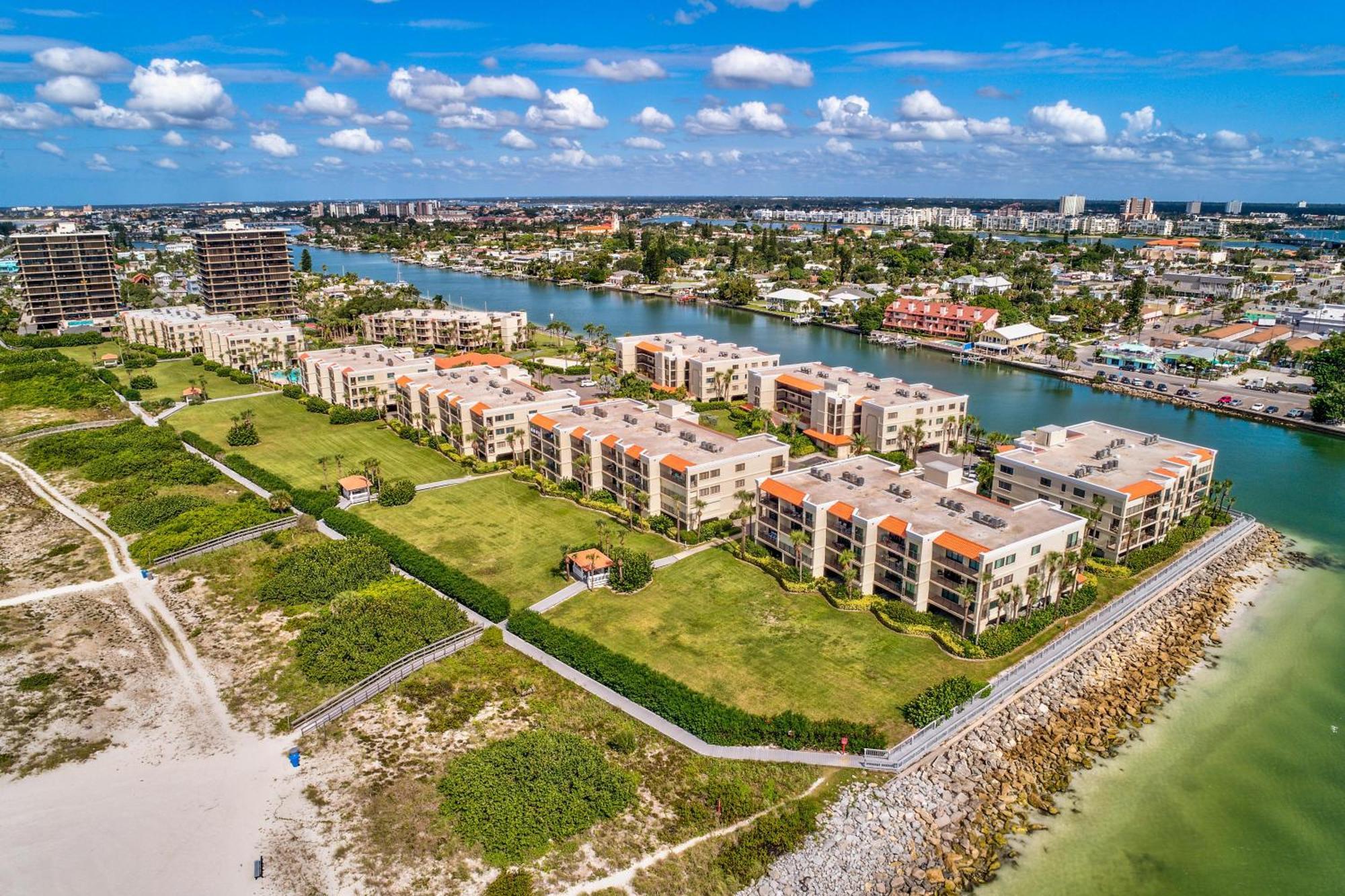 Land's End 3-404 Bay Front