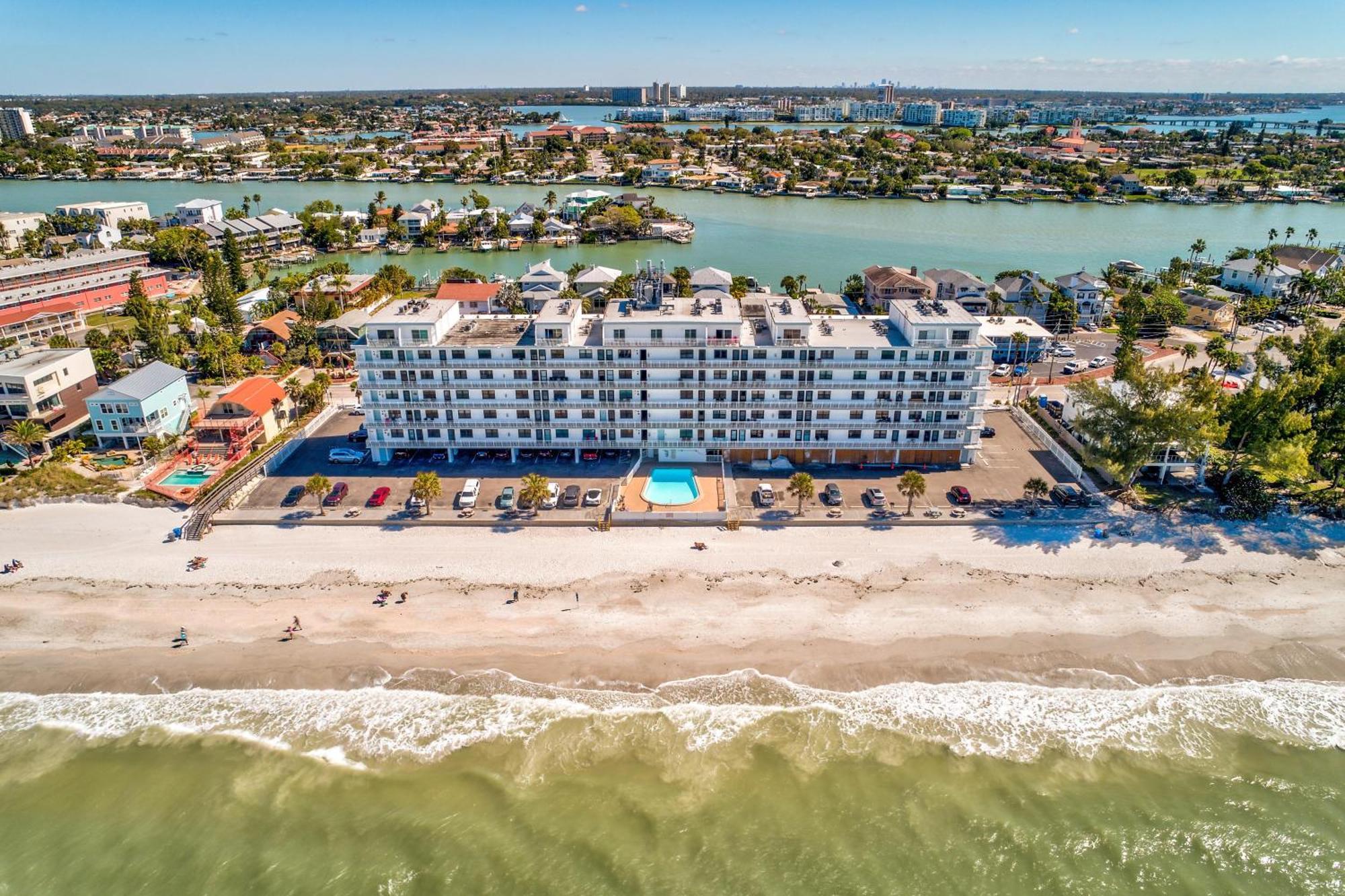 Sunset Chateau 409 * St. Pete Beach