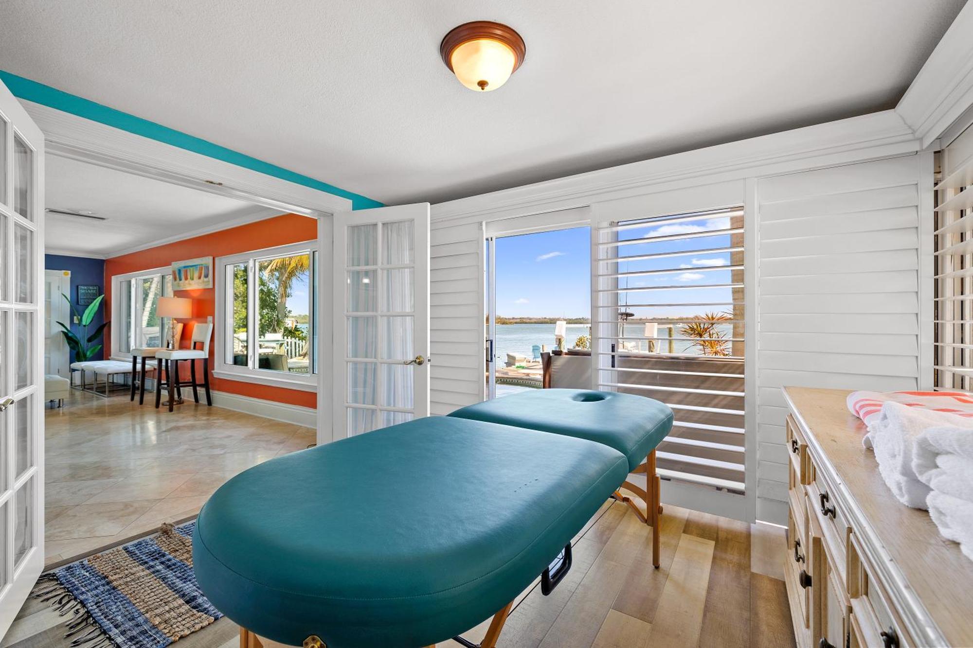 4bd 2ba Waterfront House With Pool, Hot Tub & Boat! * St. Pete Beach
