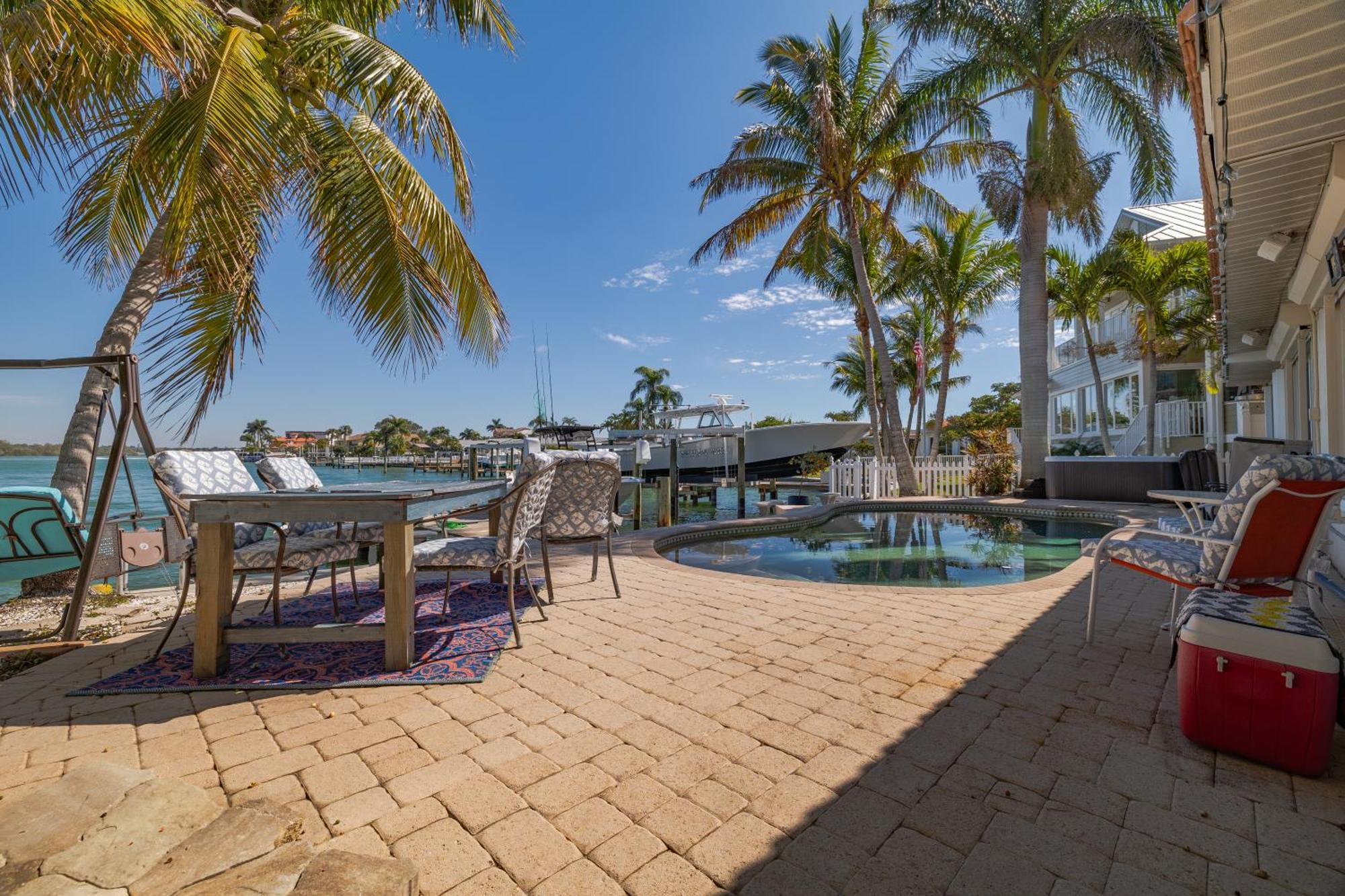 4bd 2ba Waterfront House With Pool, Hot Tub & Boat!