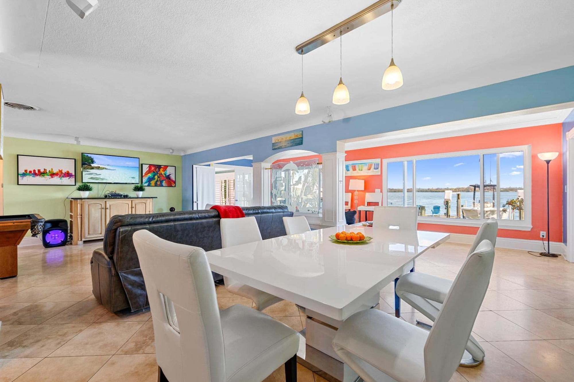 4bd 2ba Waterfront House With Pool, Hot Tub & Boat!