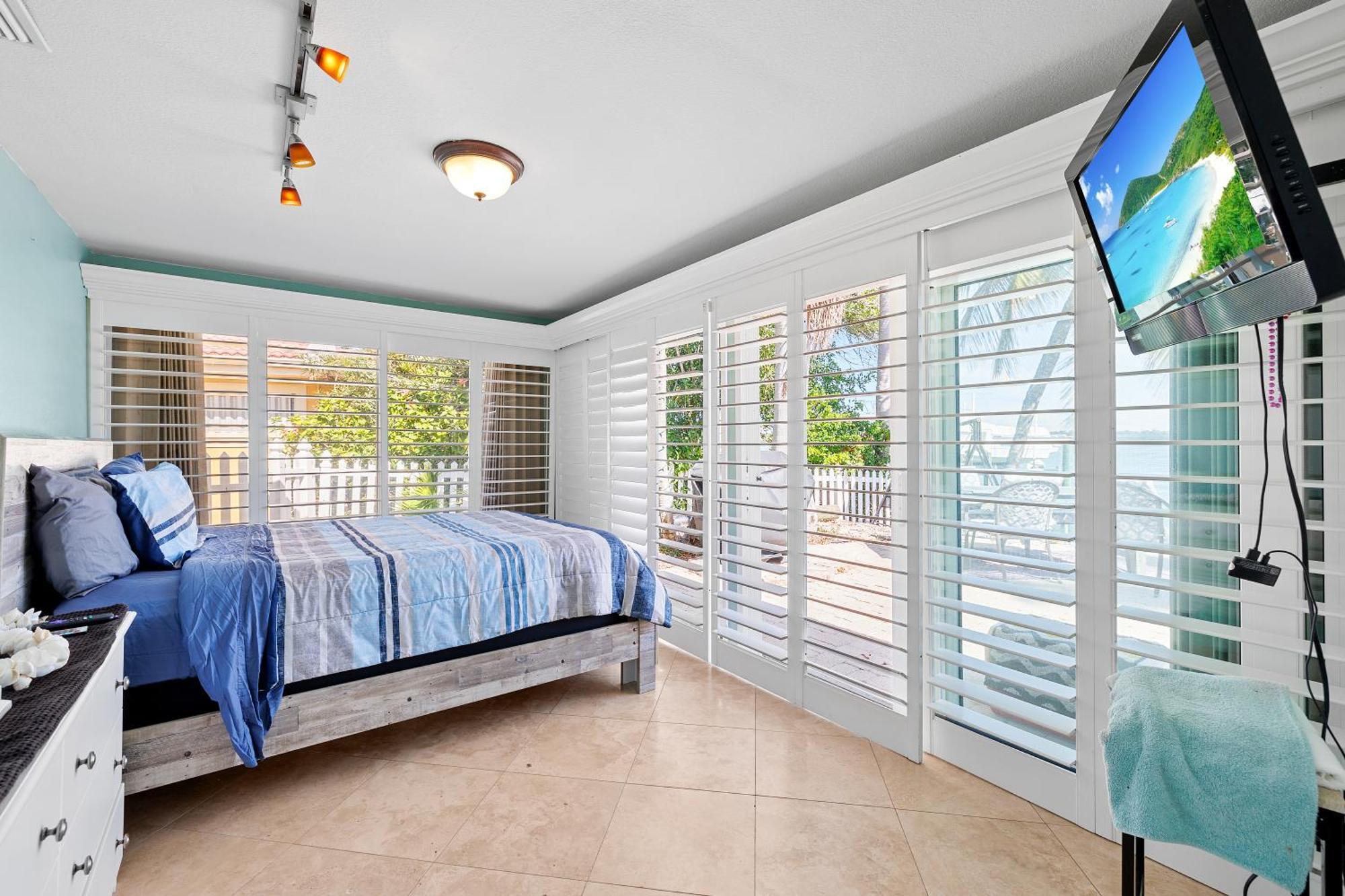 Holiday home 4bd 2ba Waterfront House With Pool, Hot Tub & Boat!