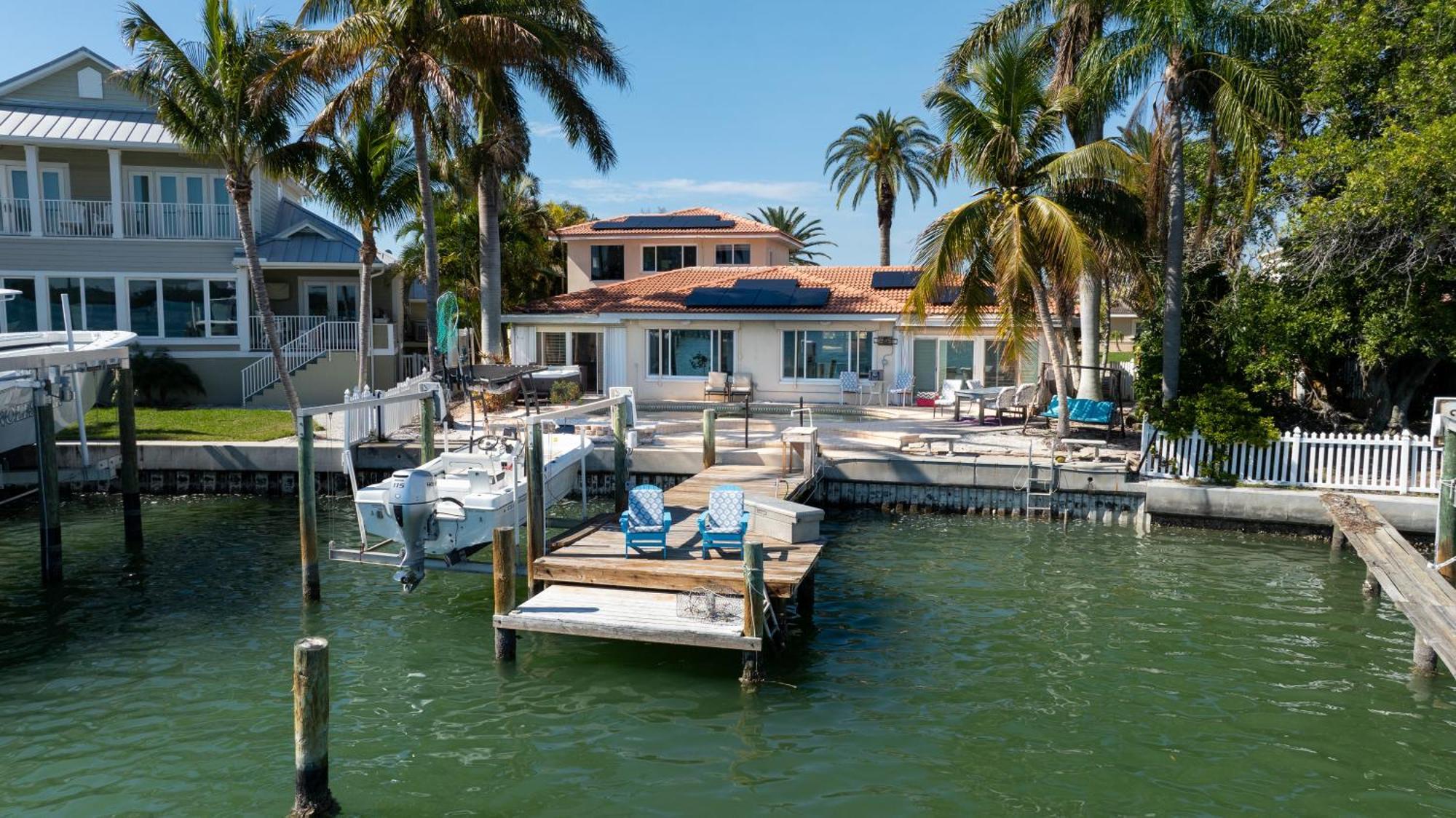 4bd 2ba Waterfront House With Pool, Hot Tub & Boat! St. Pete Beach