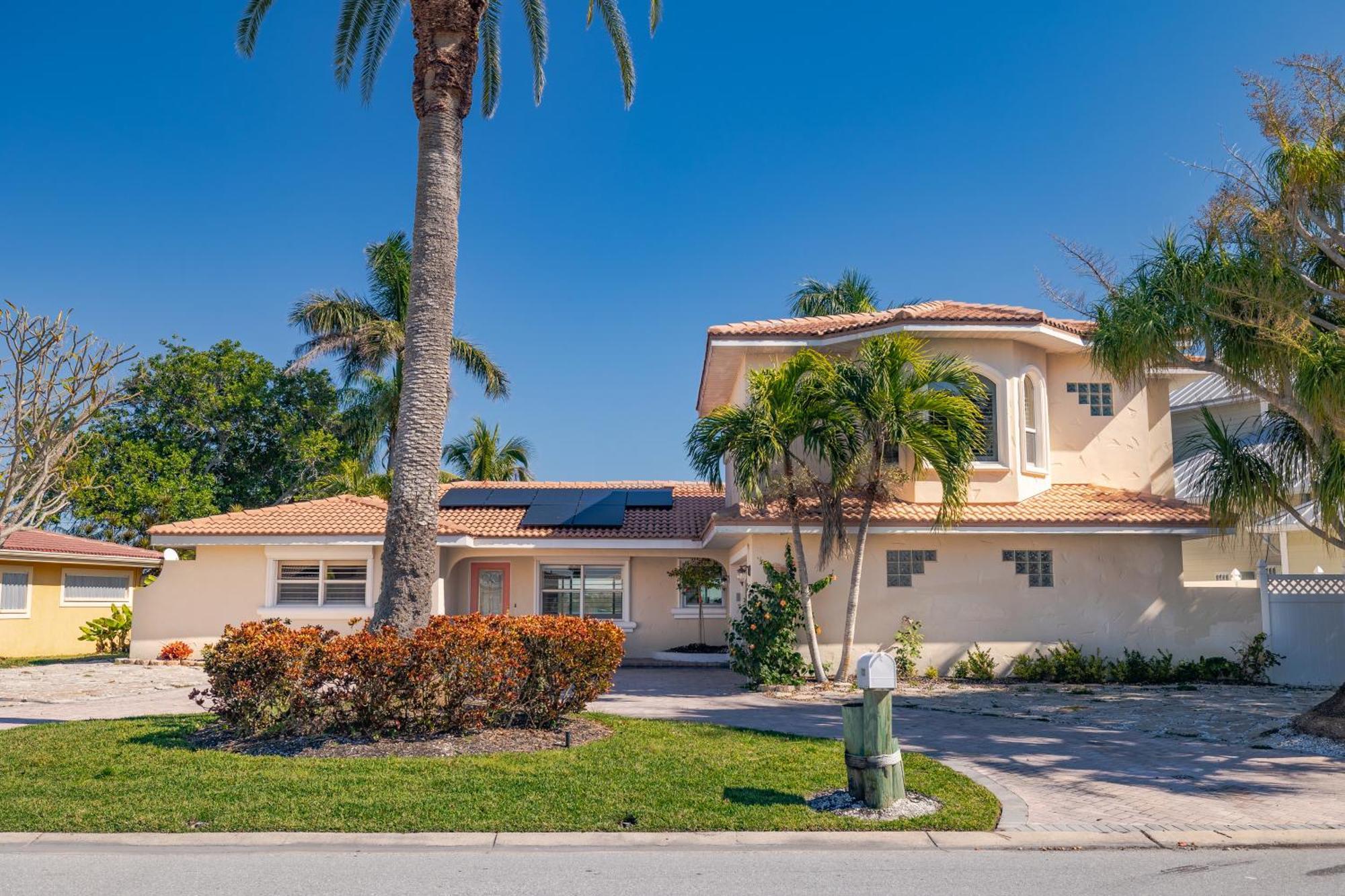 Holiday home 4bd 2ba Waterfront House With Pool, Hot Tub & Boat!