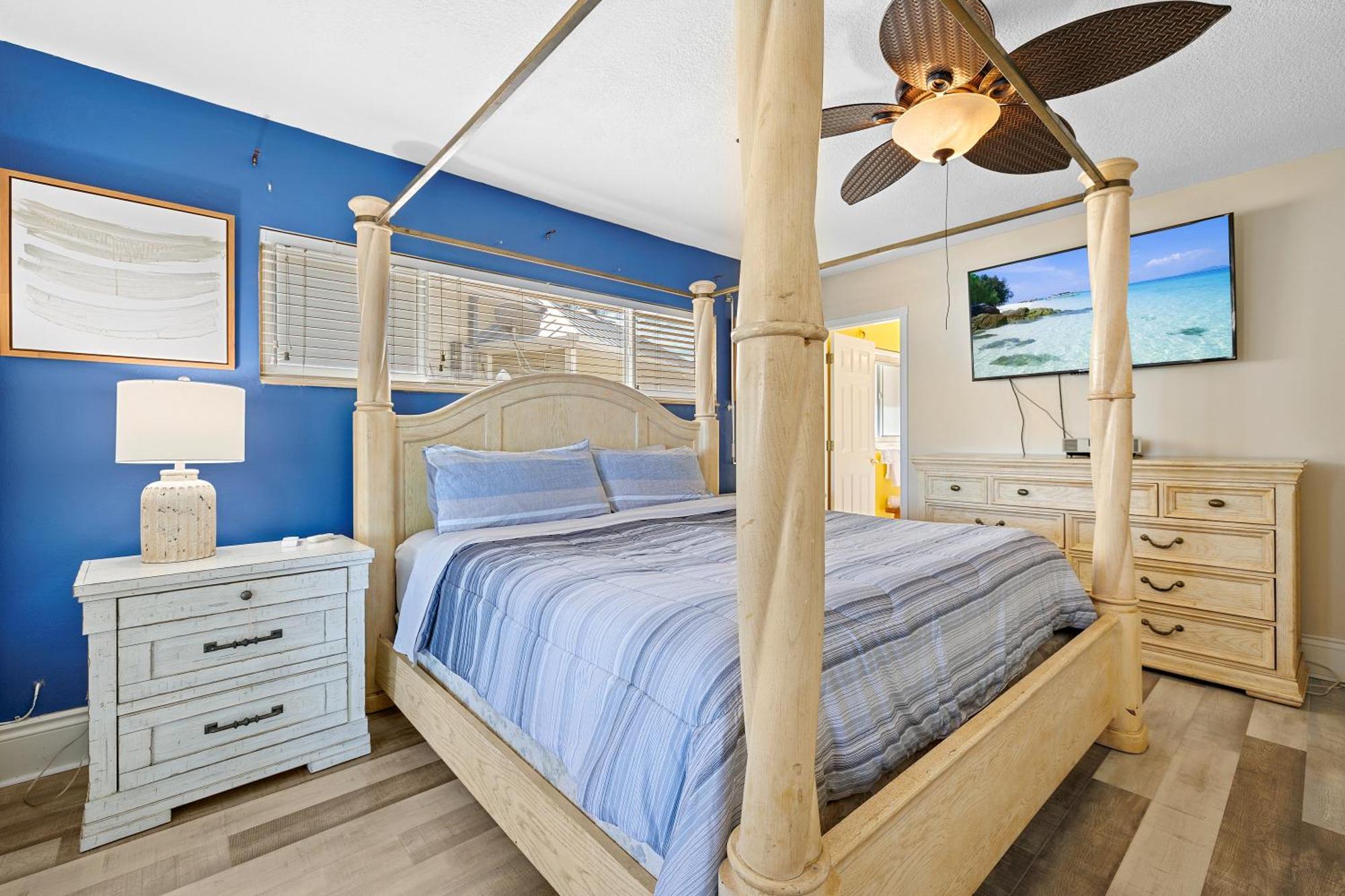 Holiday home 4bd 2ba Waterfront House With Pool, Hot Tub & Boat!
