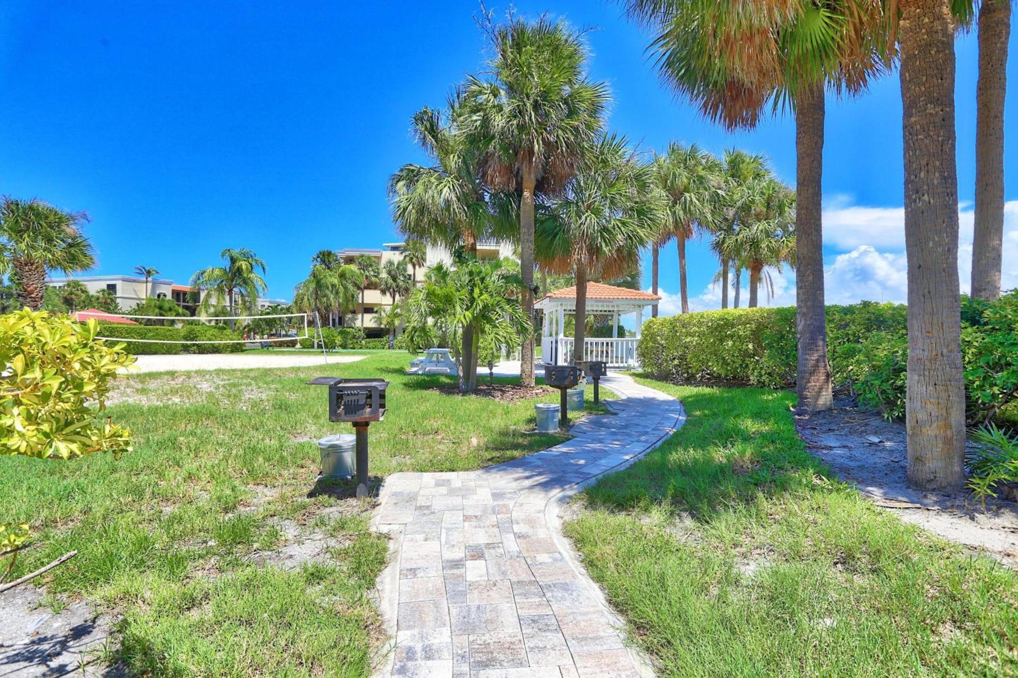 Land's End 11-204 Front St. Pete Beach