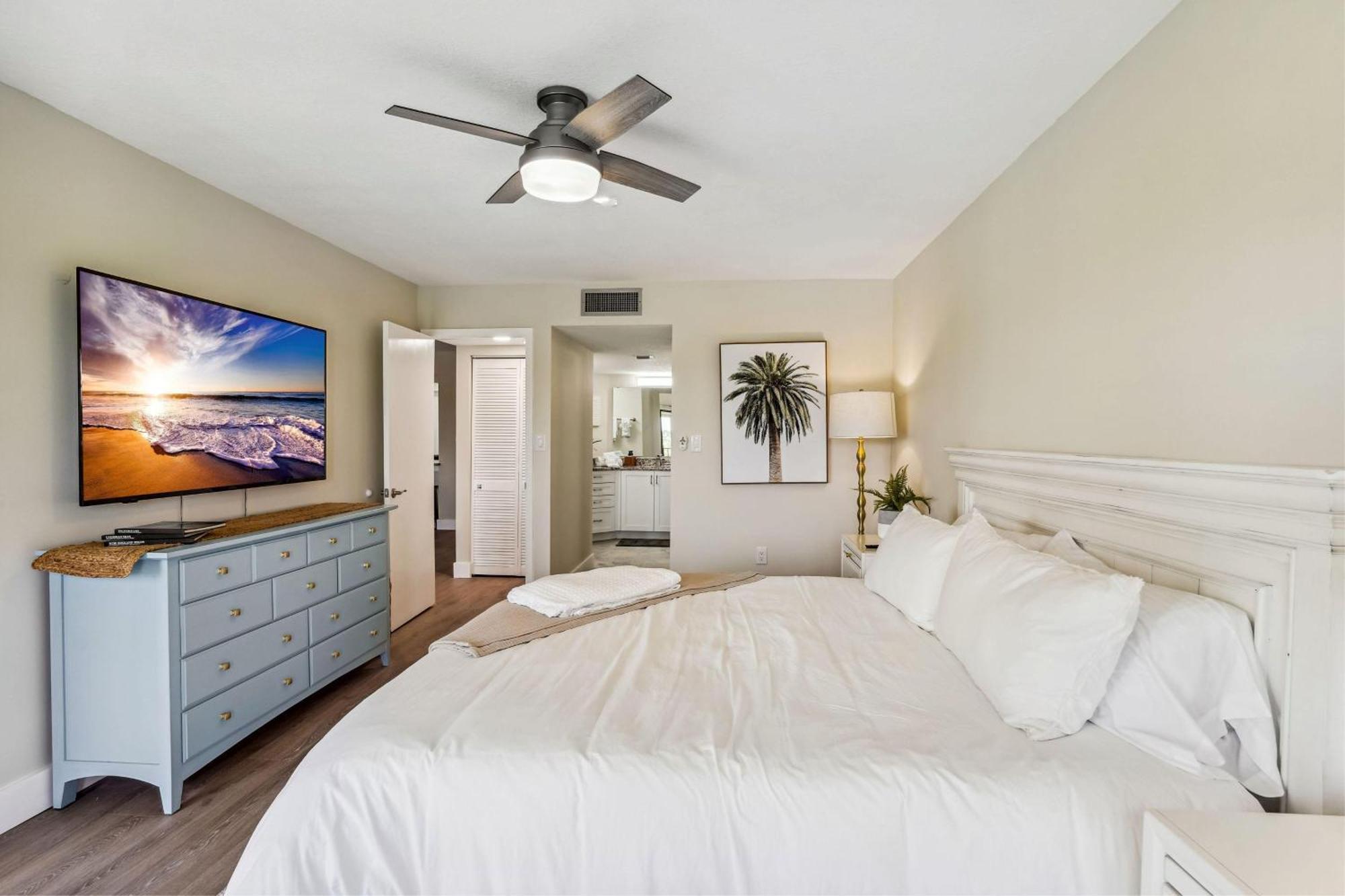 Land's End 4-404 Bay Front - Premier Holiday home *