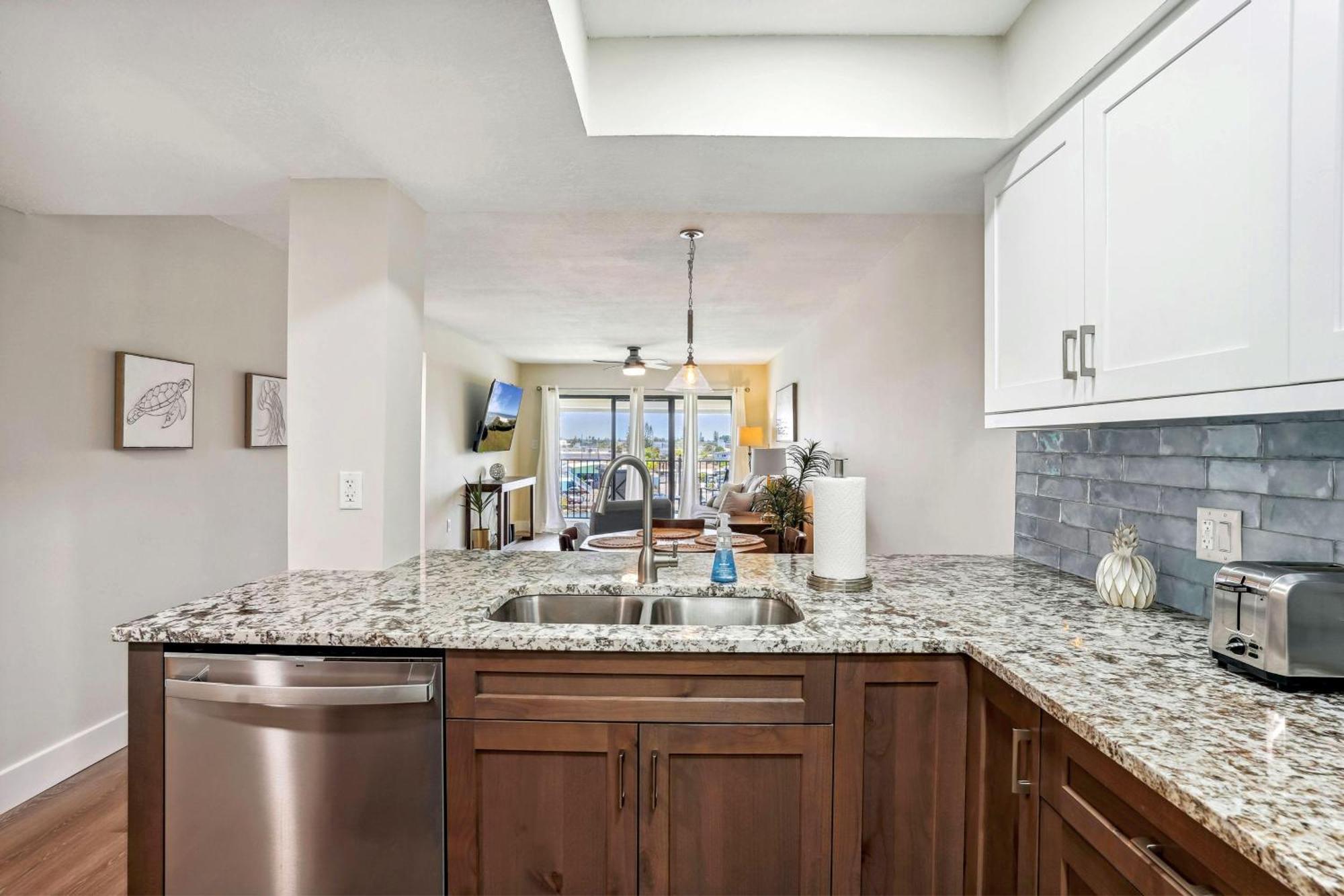 Holiday home Land's End 4-404 Bay Front - Premier St. Pete Beach