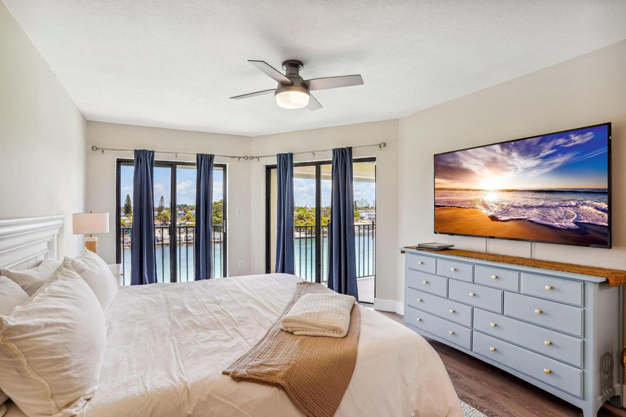 Land's End 4-404 Bay Front - Premier *