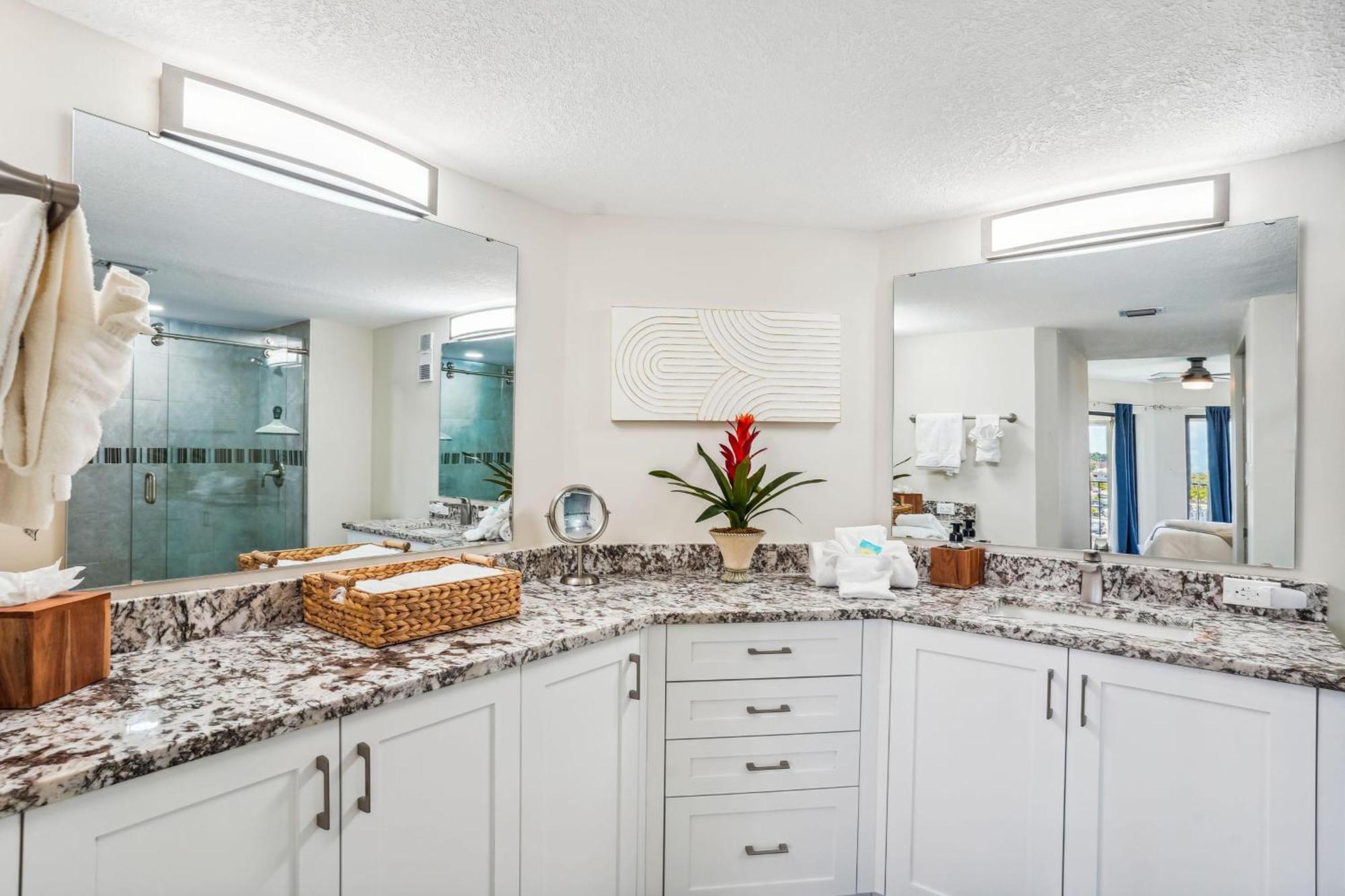 Land's End 4-404 Bay Front - Premier Holiday home St. Pete Beach
