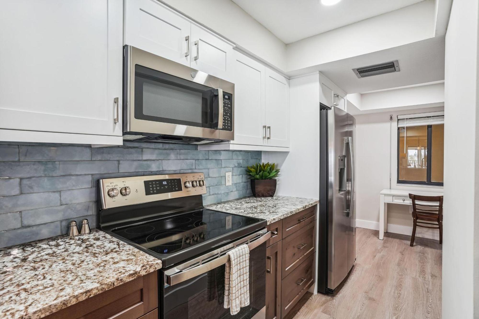 Land's End 4-404 Bay Front - Premier Holiday home *
