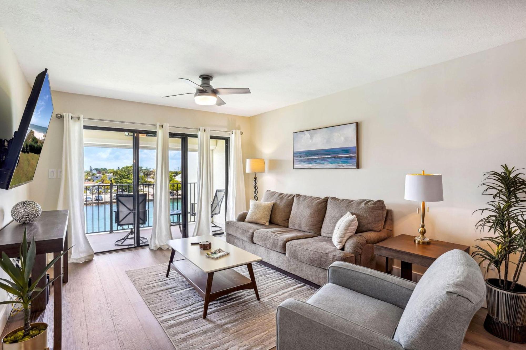 Land's End 4-404 Bay Front - Premier St. Pete Beach